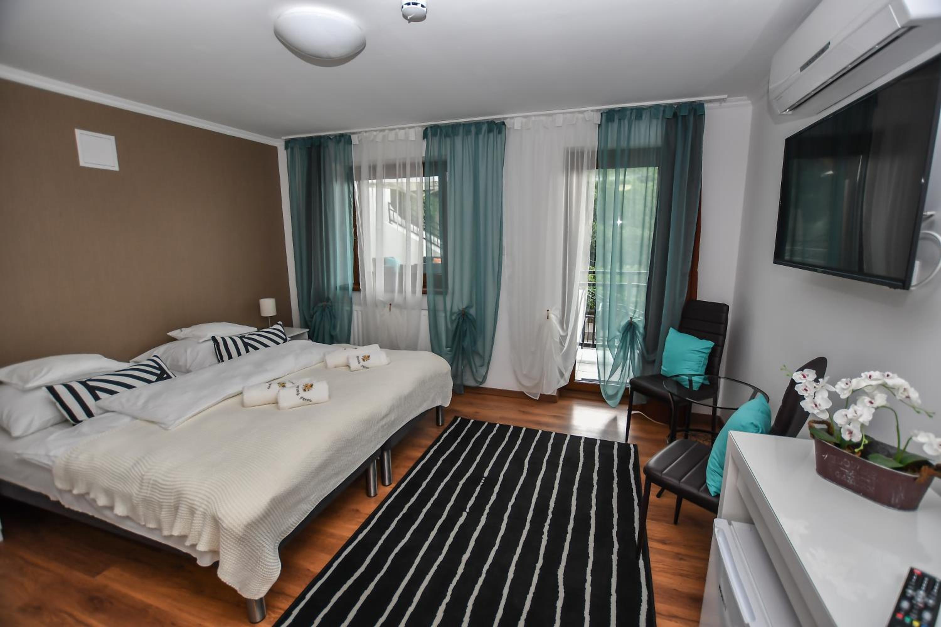 Standard Double or Twin Room with Balcony - Photo 1