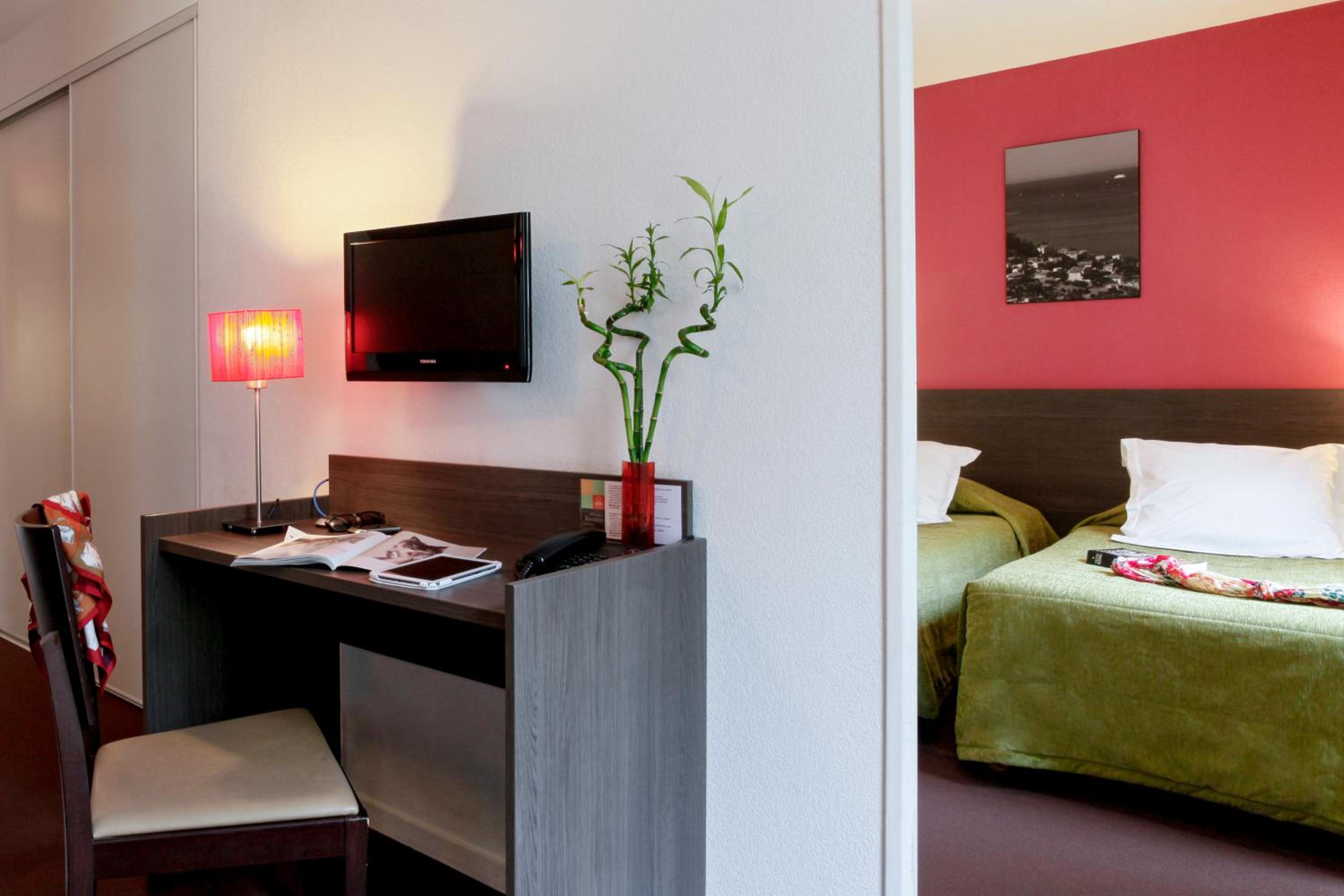 One-Bedroom Apartment - Photo 1
