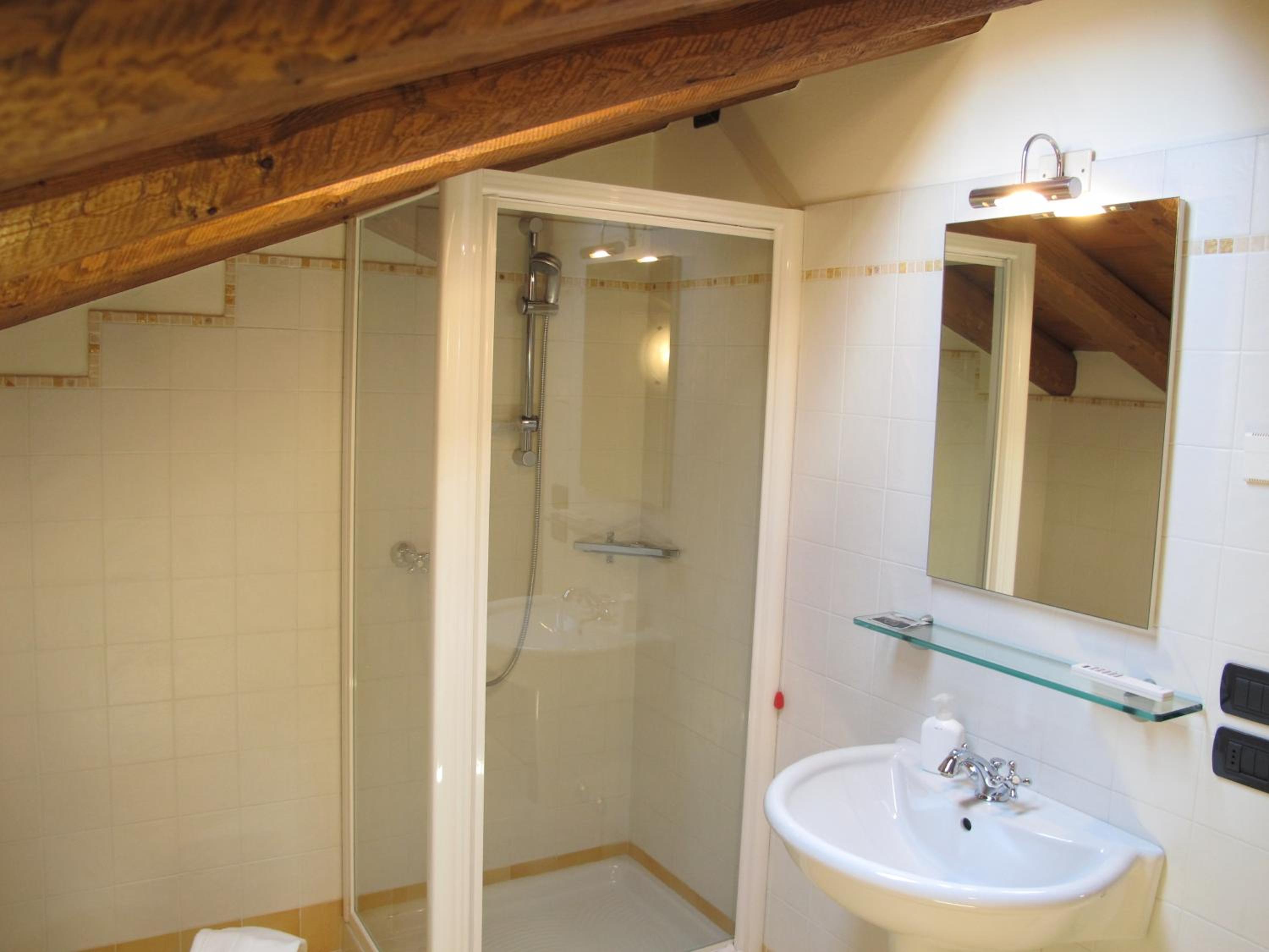 Quadruple Room - Photo 6