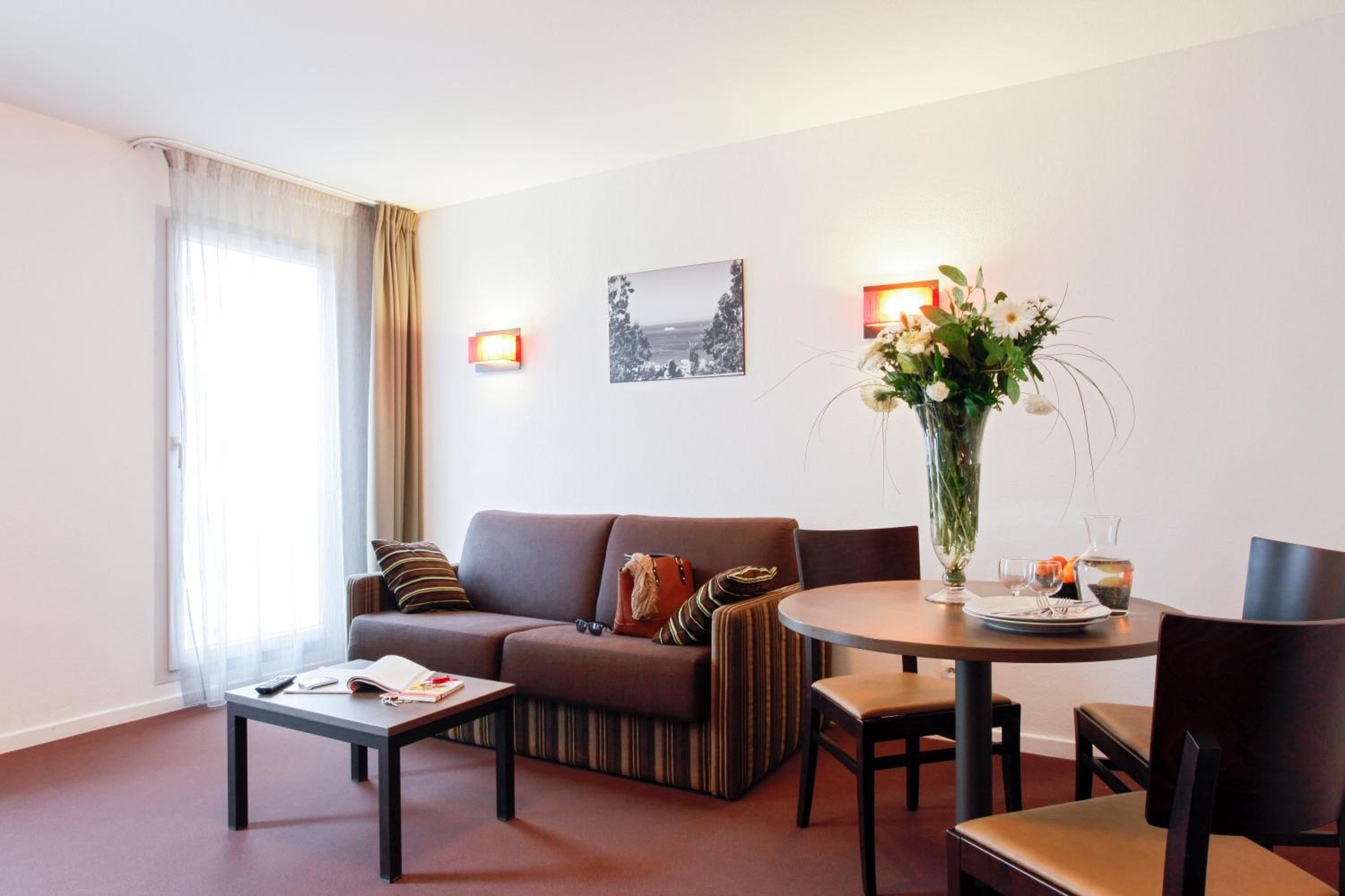 One-Bedroom Apartment - Photo 4
