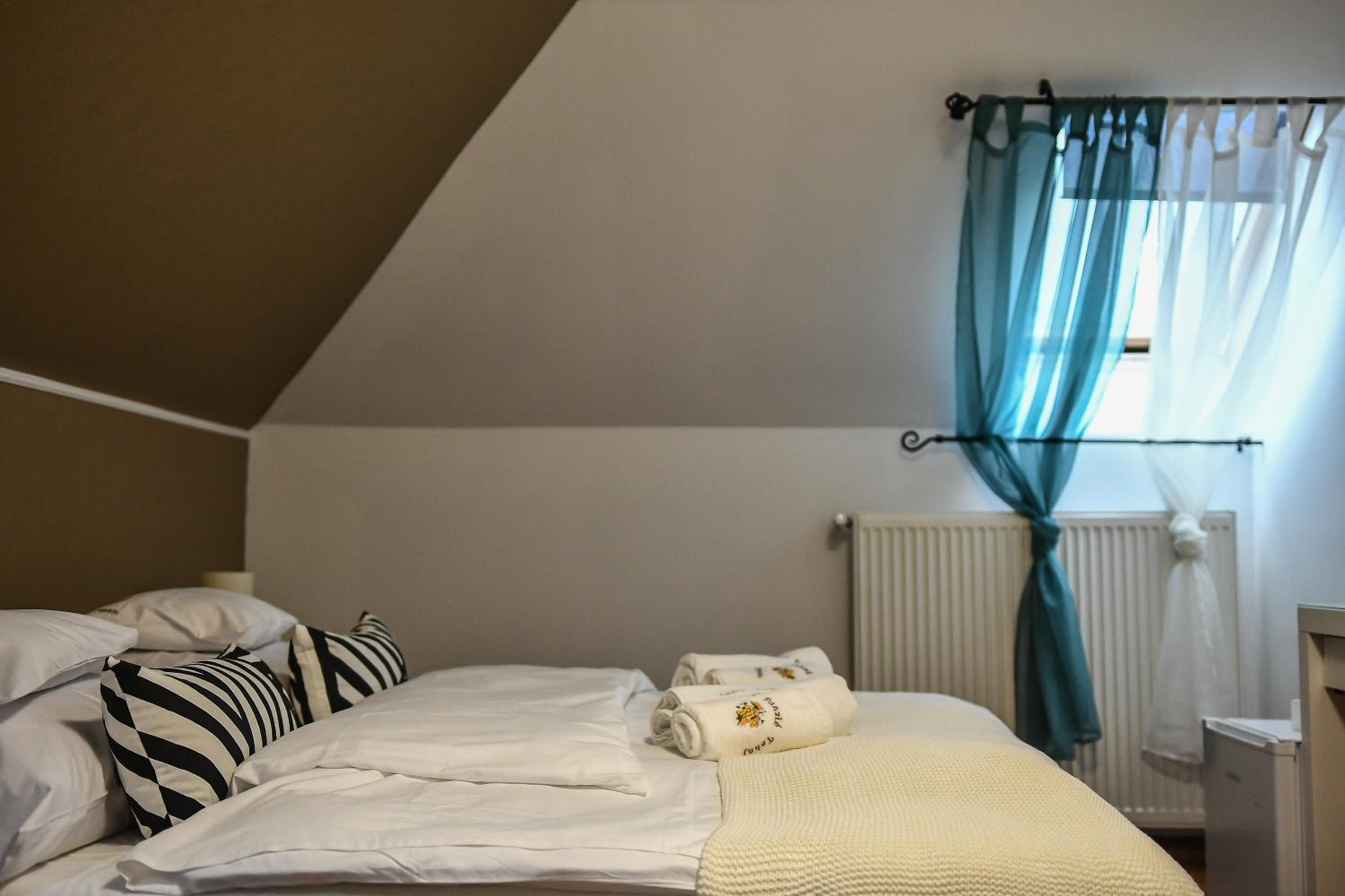 Double or Twin Room - Photo 12