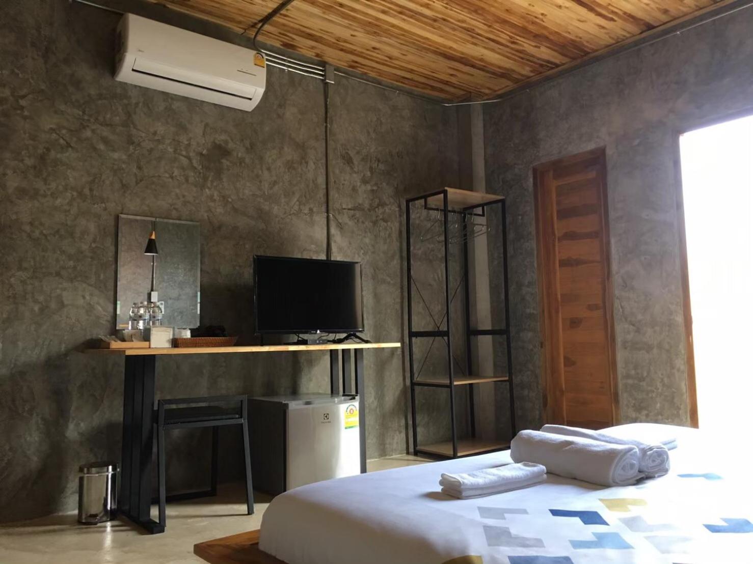 Standard King Room photo 1