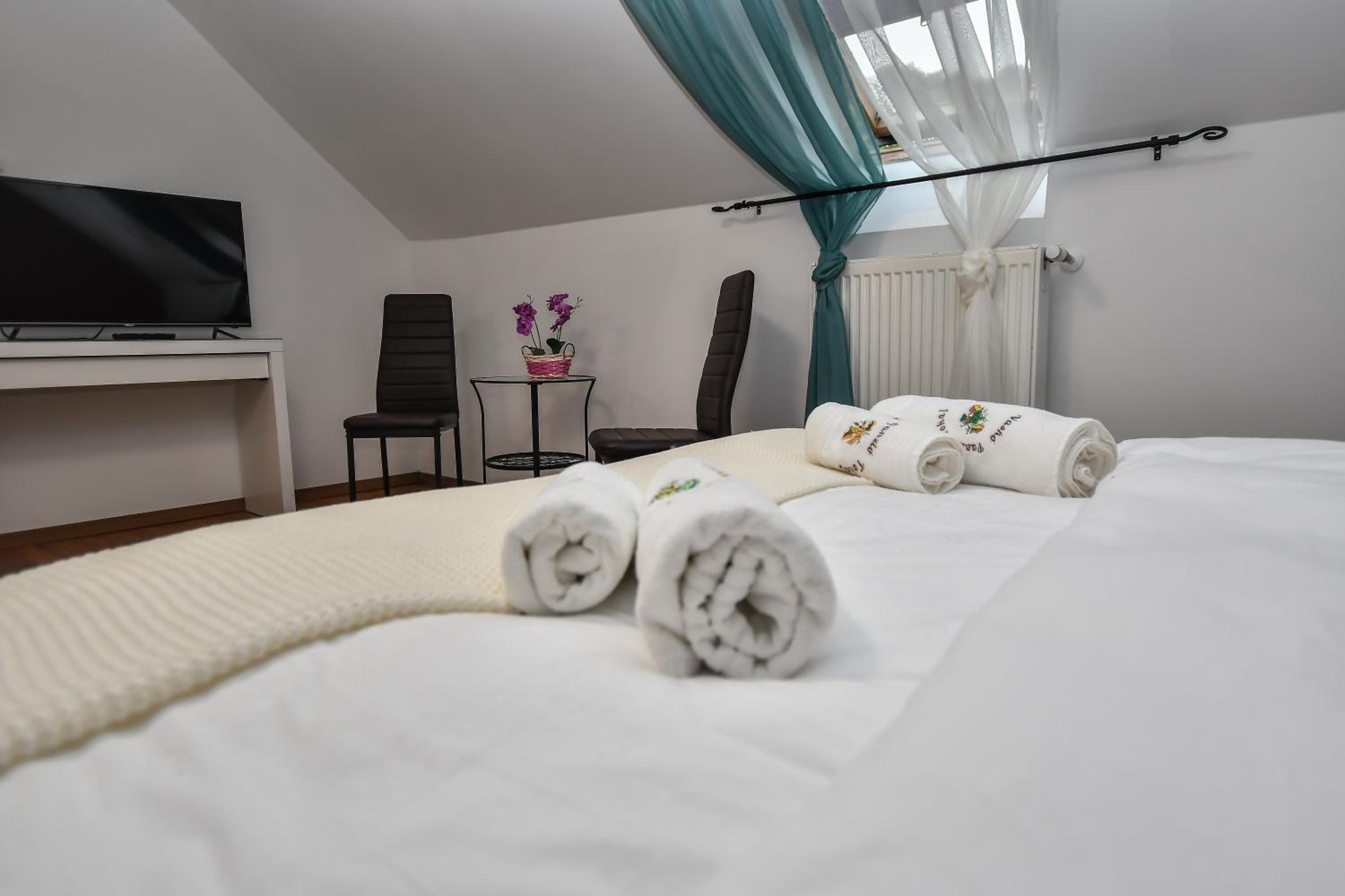 Double or Twin Room - Photo 15
