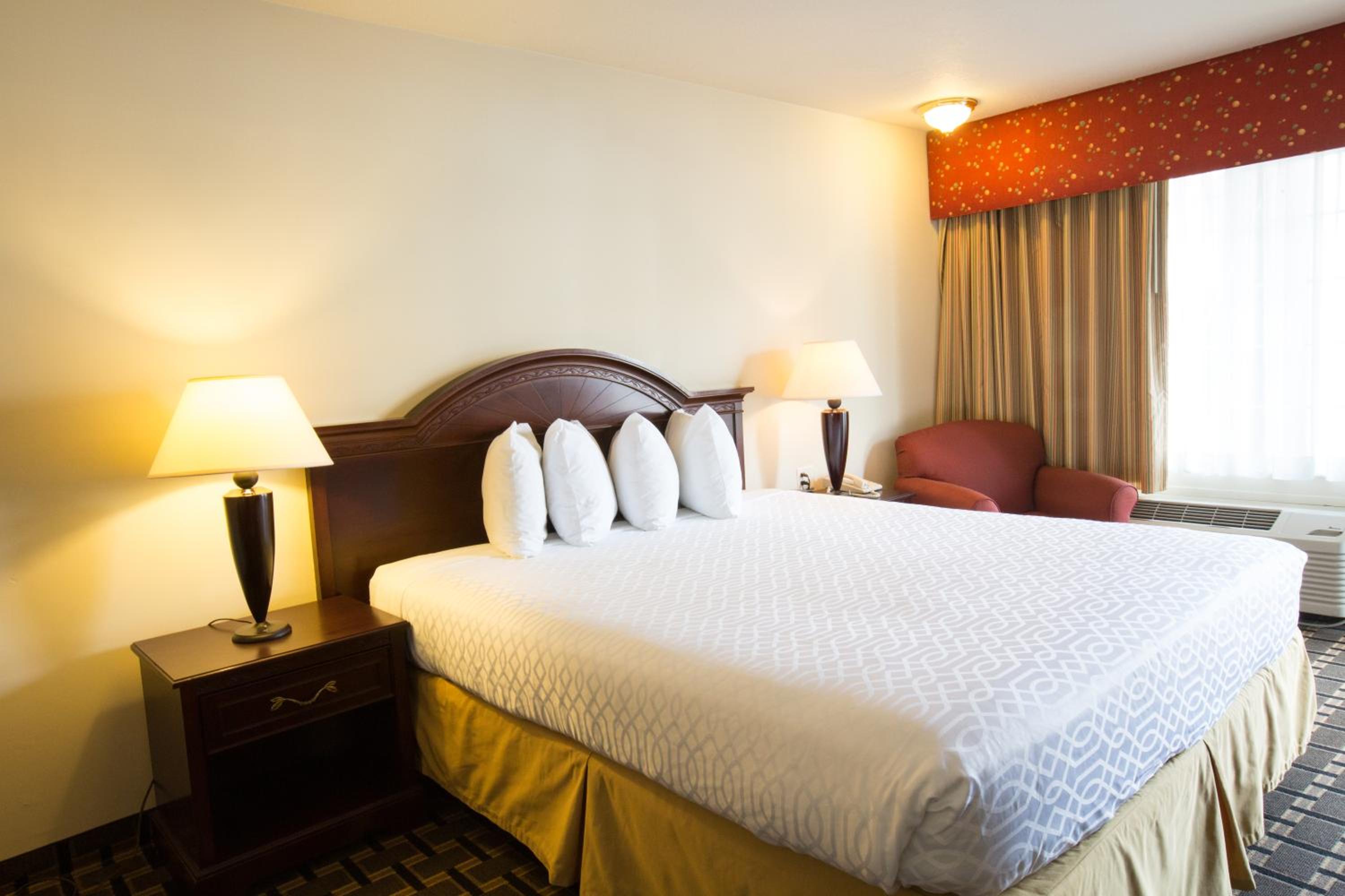 Standard King Room - Photo 1