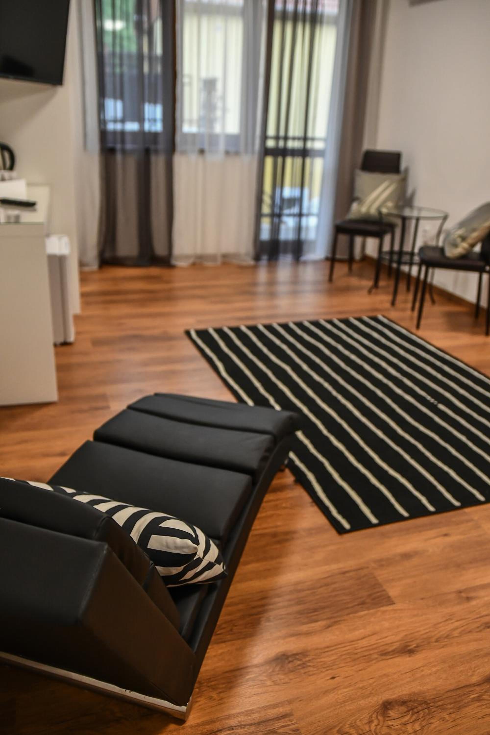Standard Double or Twin Room with Balcony - Photo 14