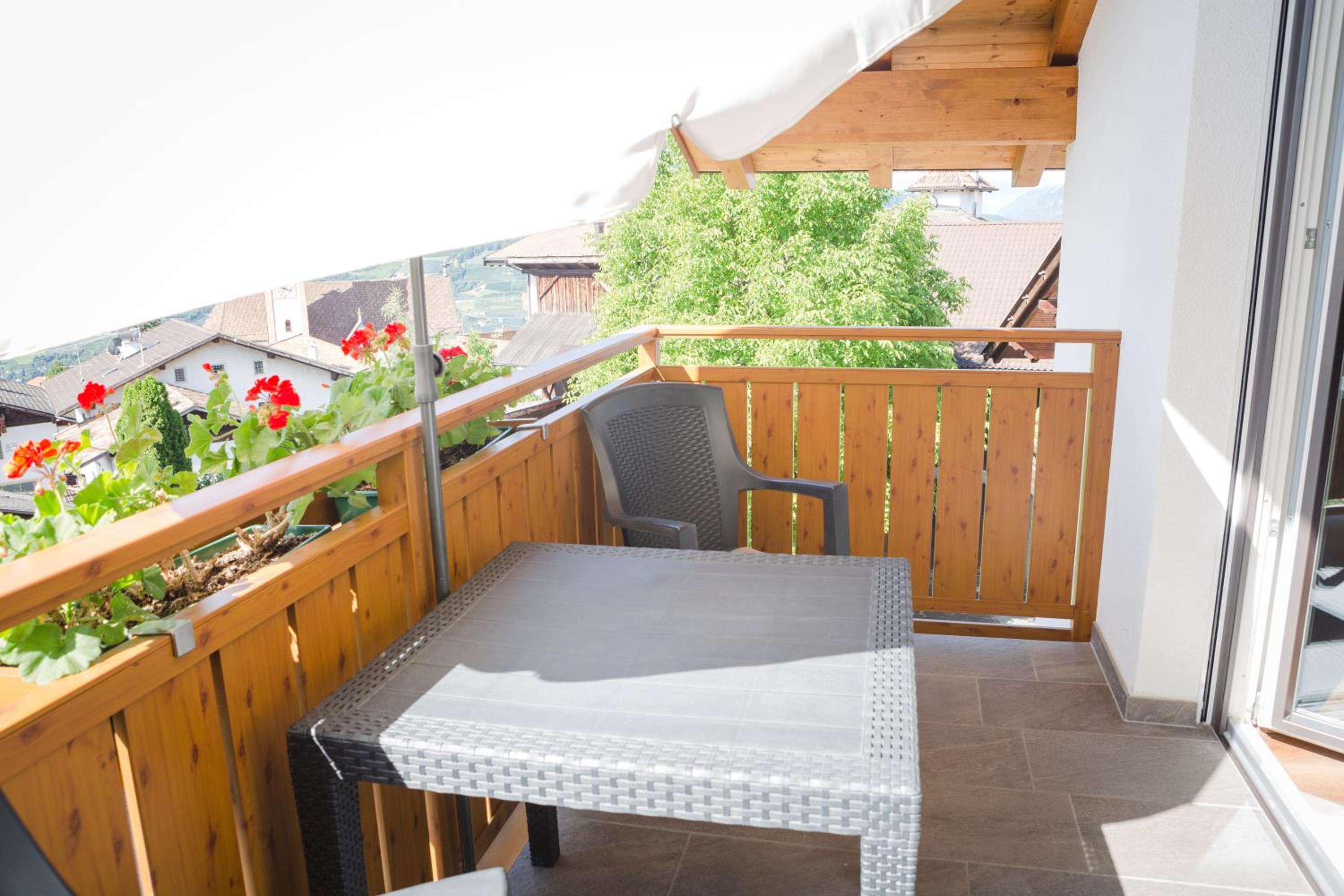 Apartment with Mountain View photo 3