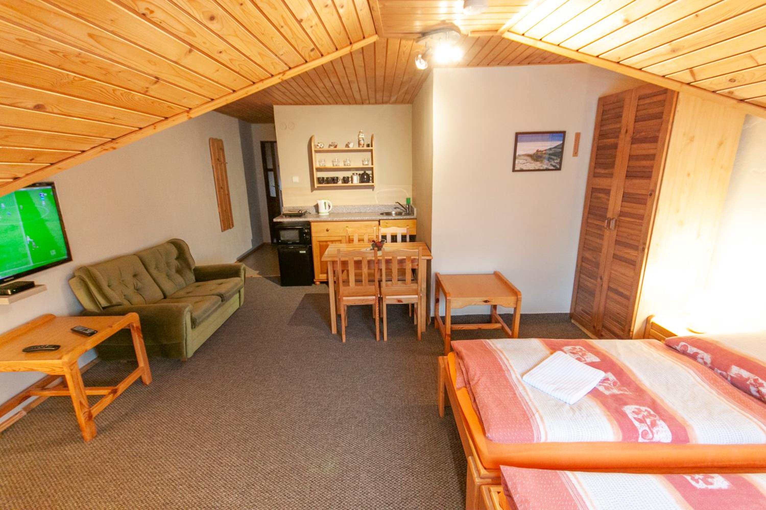 Family Room with Private Bathroom photo 1