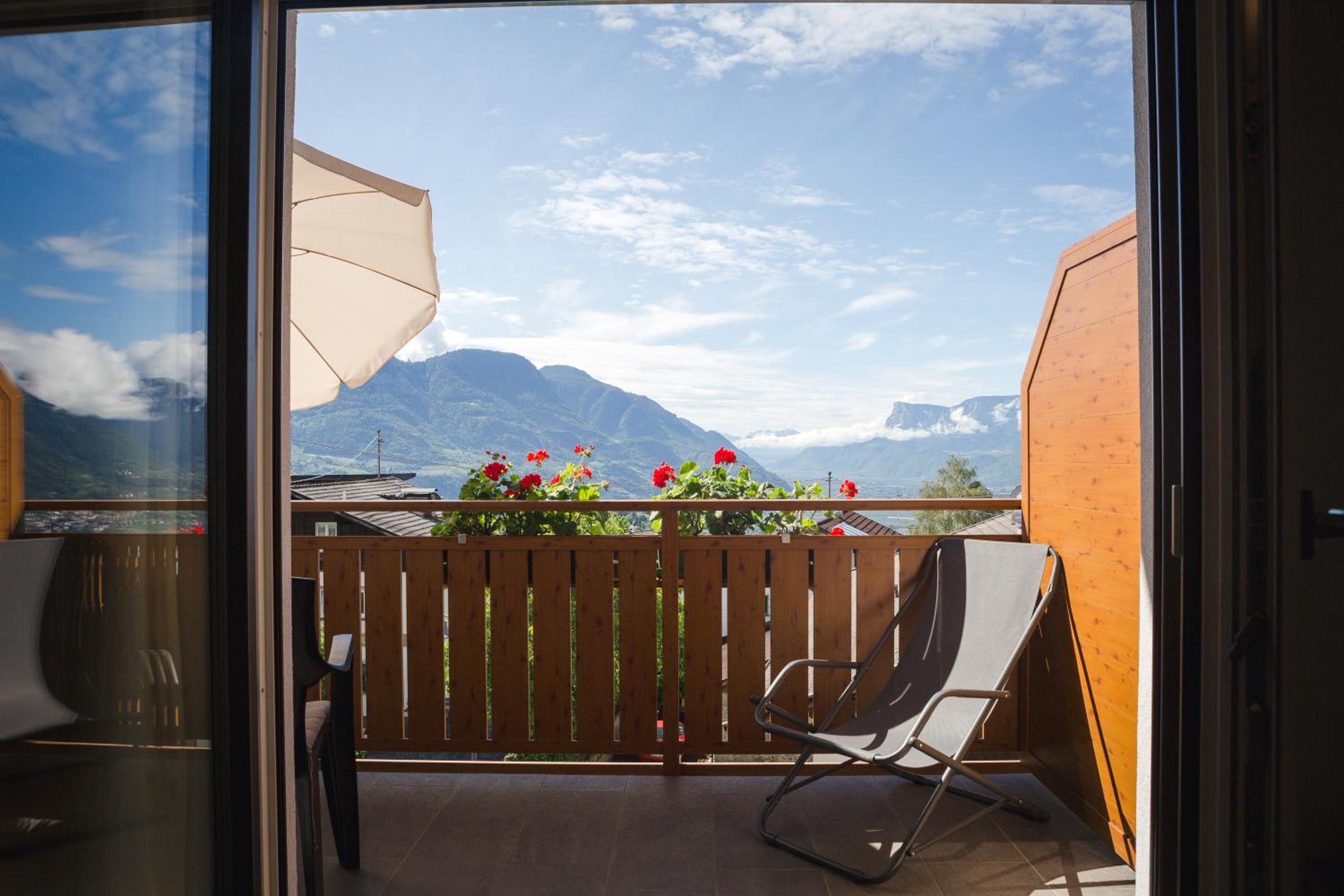 Apartment with Mountain View photo 3
