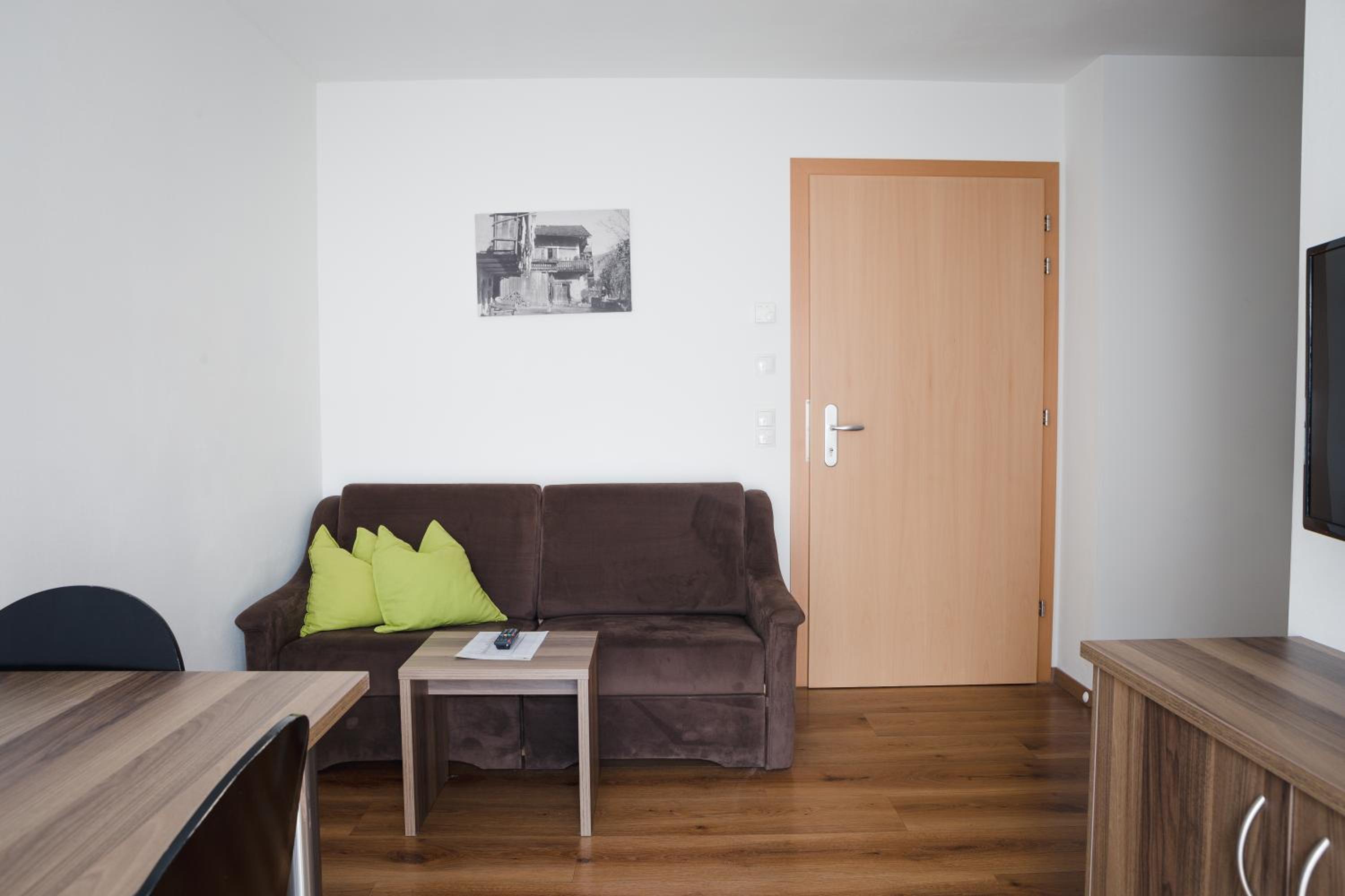 Apartment with Balcony photo 3