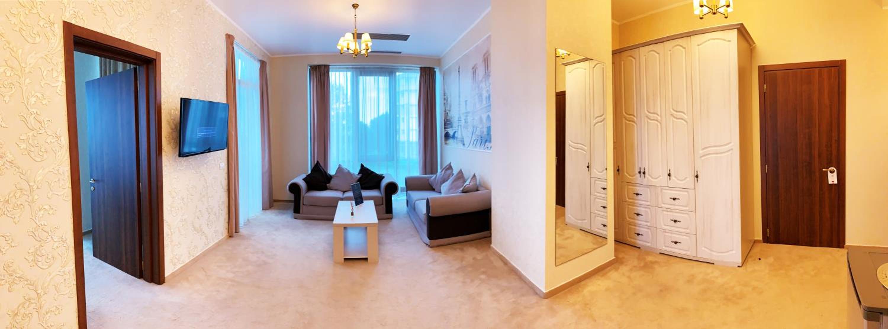 Deluxe Suite with Sea View - Photo 8