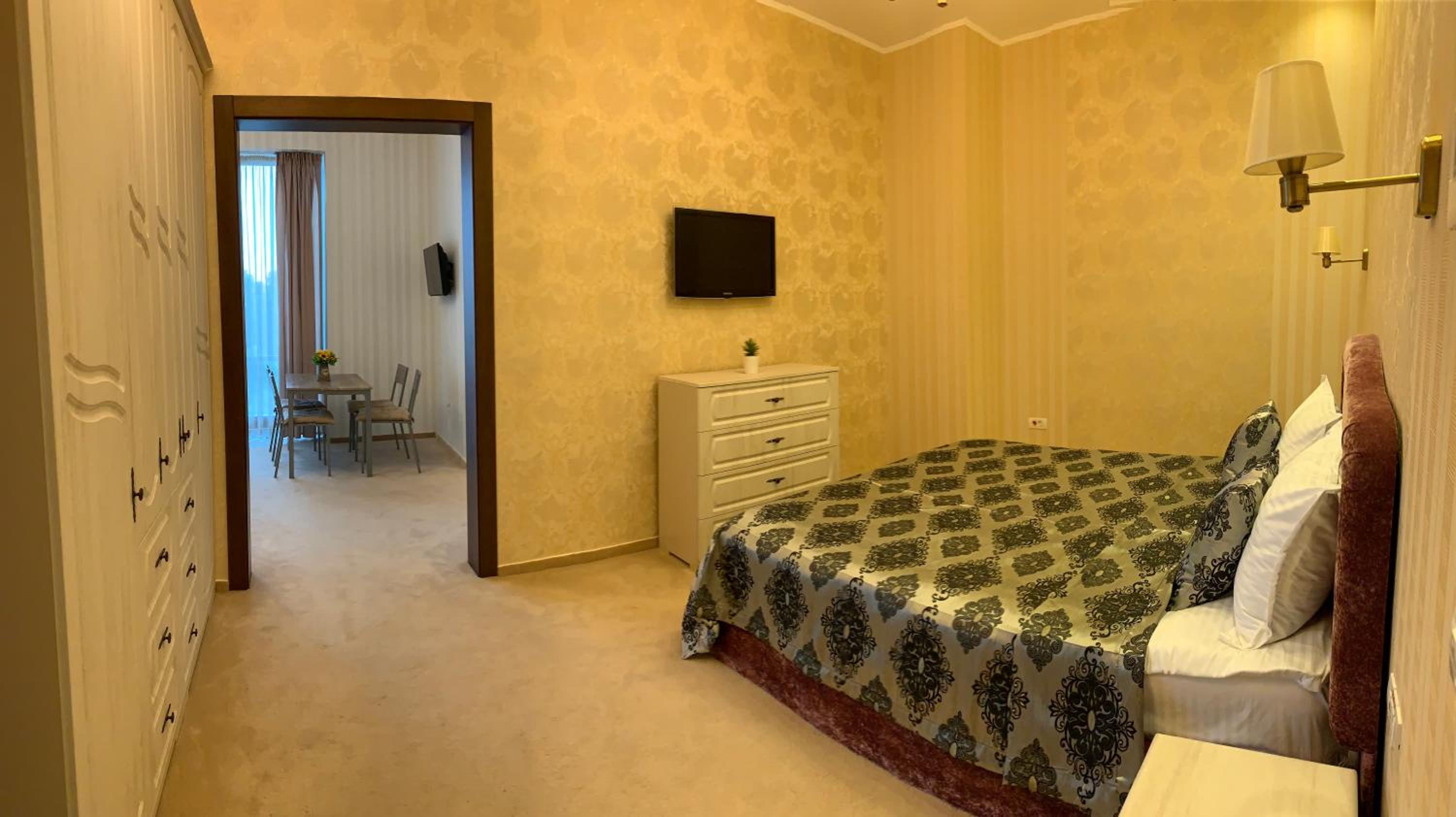 Deluxe Suite with Sea View - Photo 11
