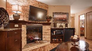 Deluxe Queen Room with Two Queen Beds - Non-Smoking - Photo 14