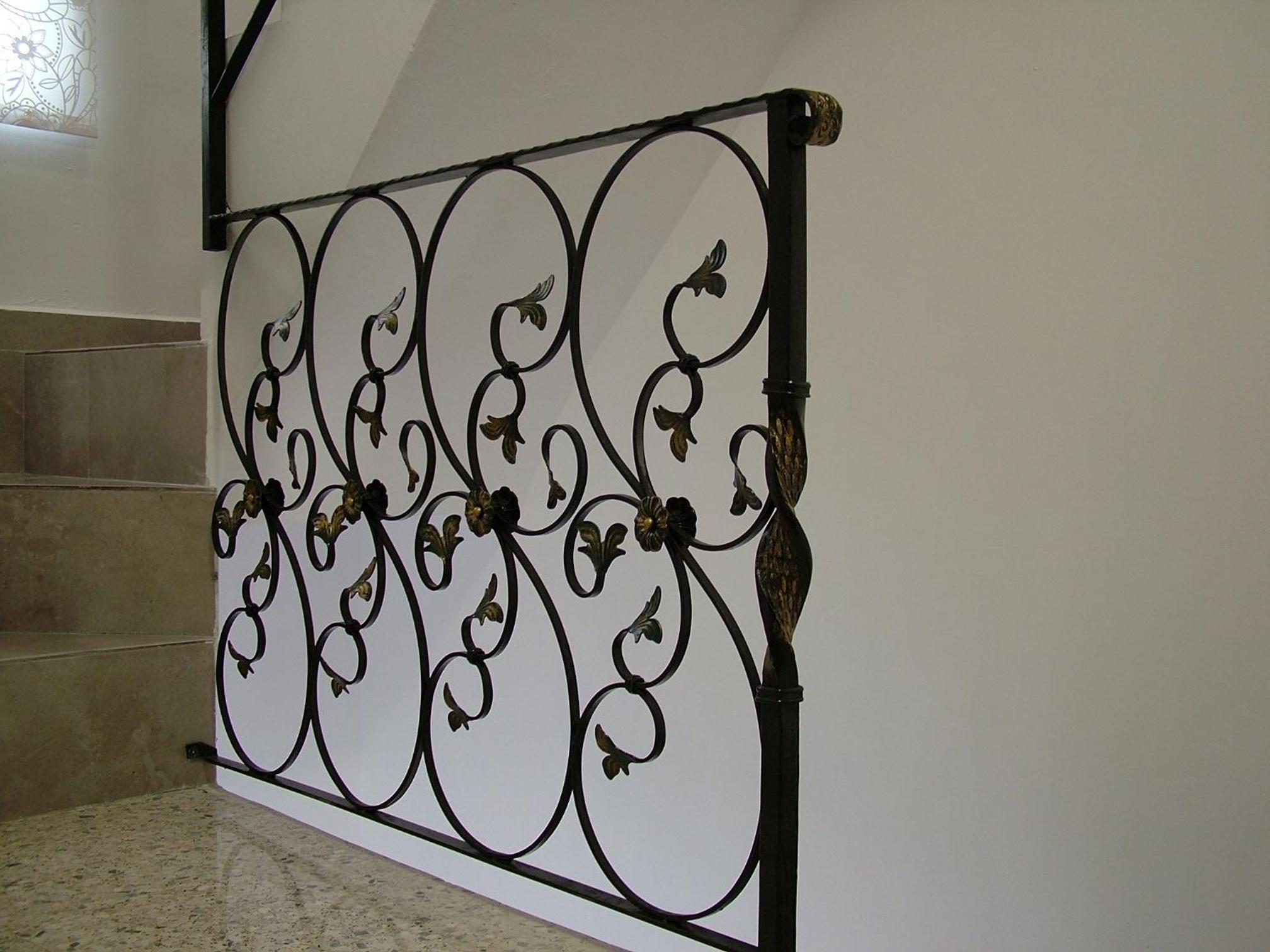 Five-Bedroom House - Photo 14