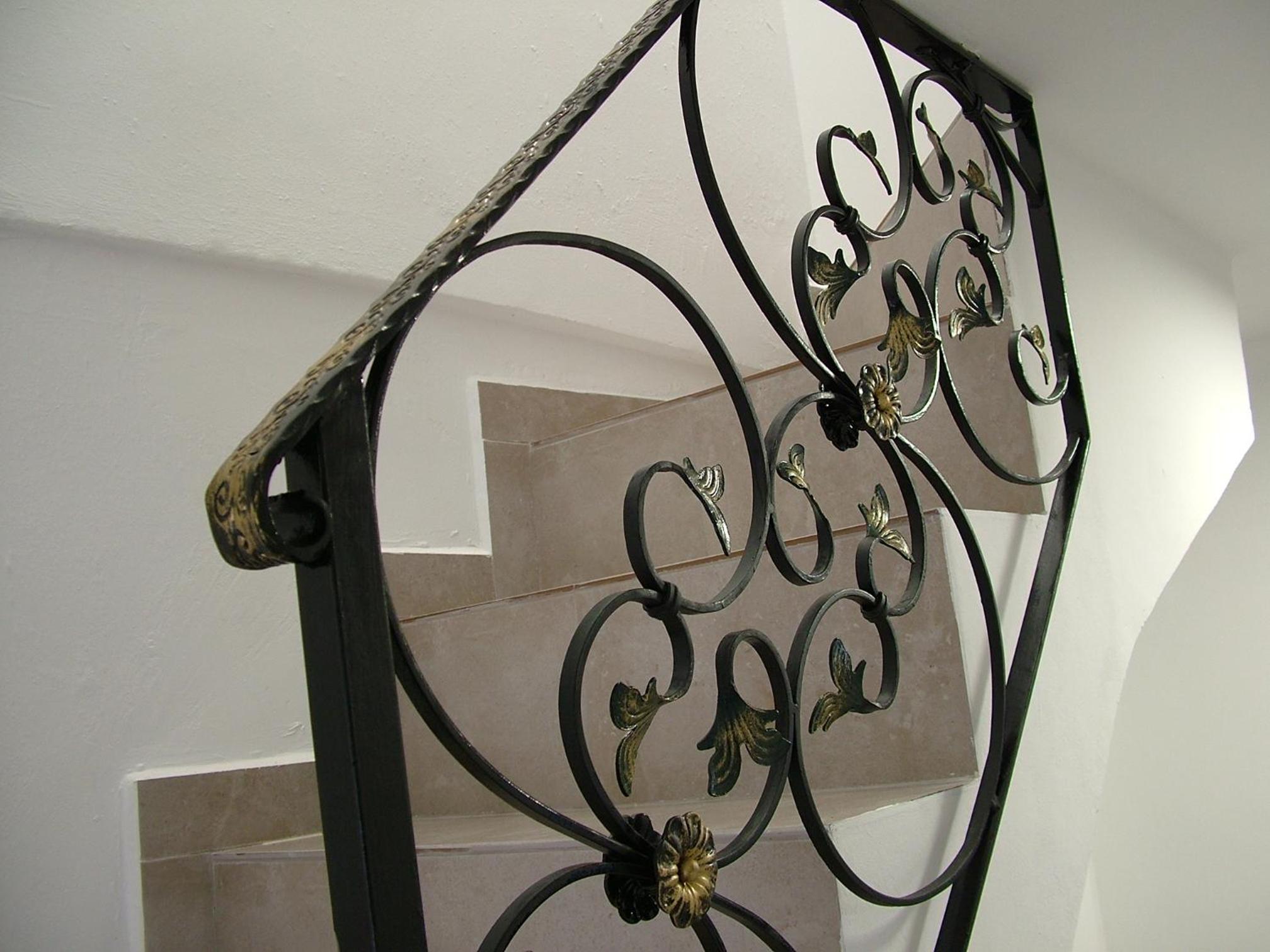 Five-Bedroom House - Photo 13