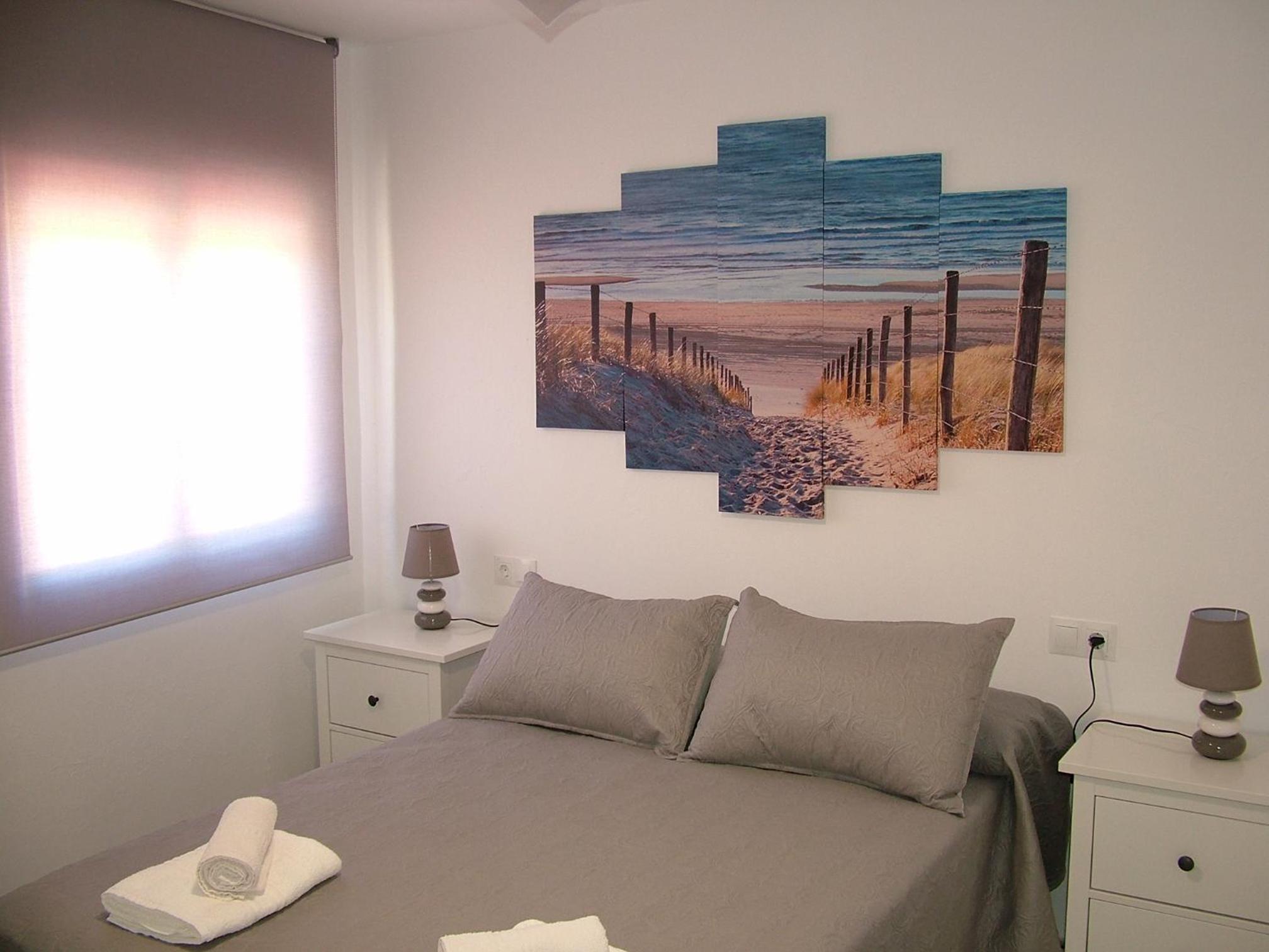 Five-Bedroom House - Photo 8