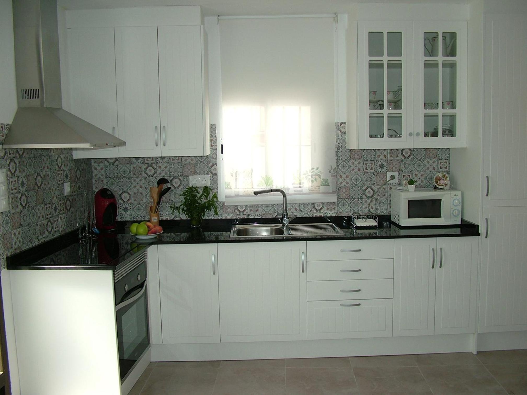 Five-Bedroom House - Photo 32