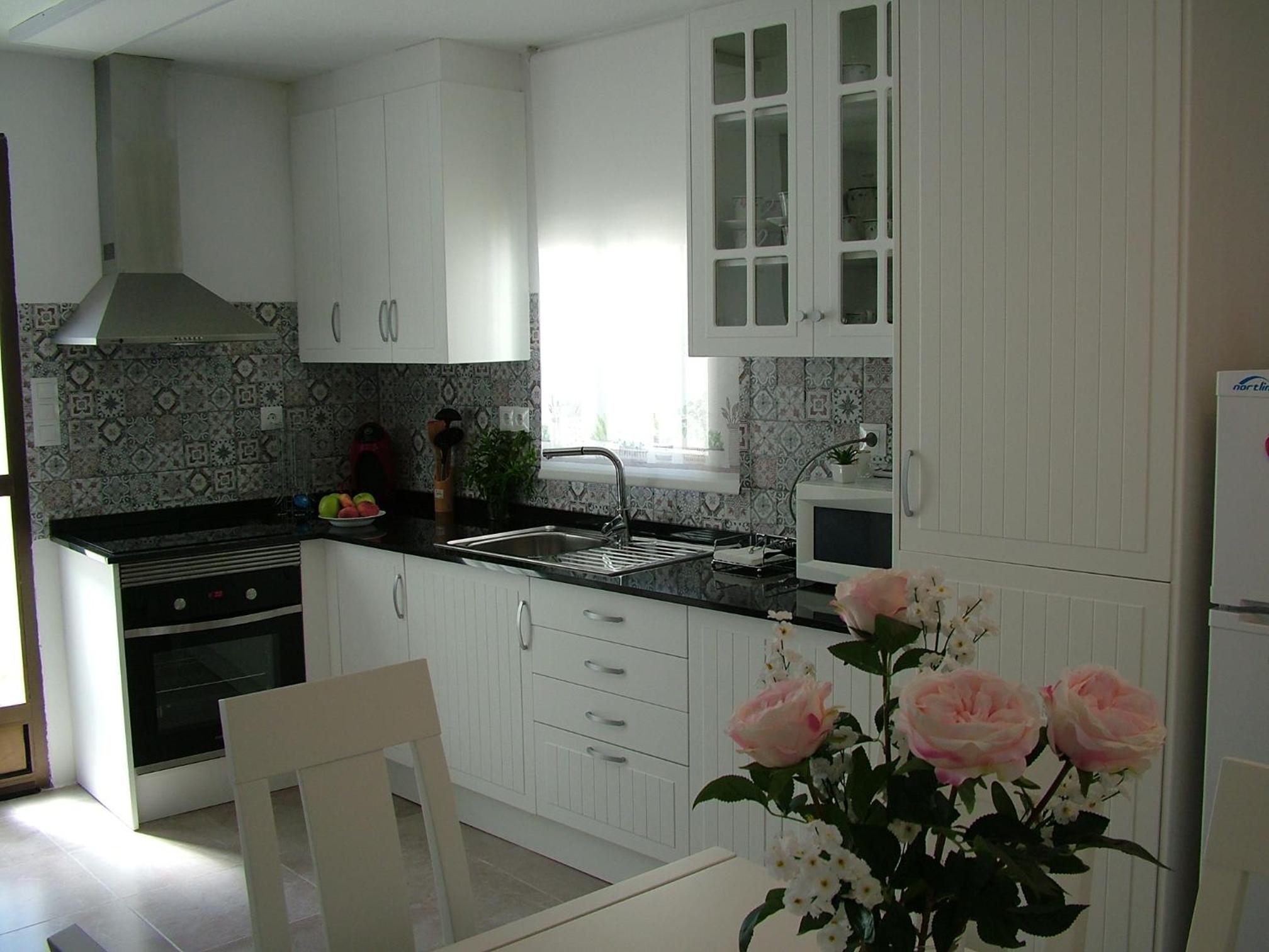 Five-Bedroom House - Photo 34