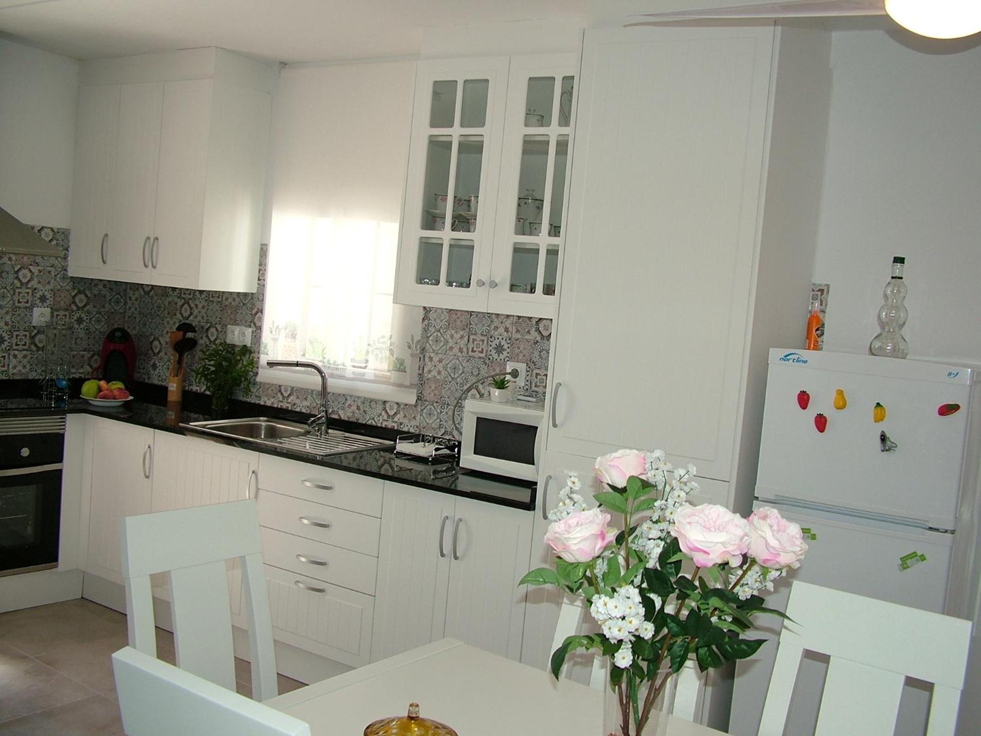 Five-Bedroom House - Photo 35