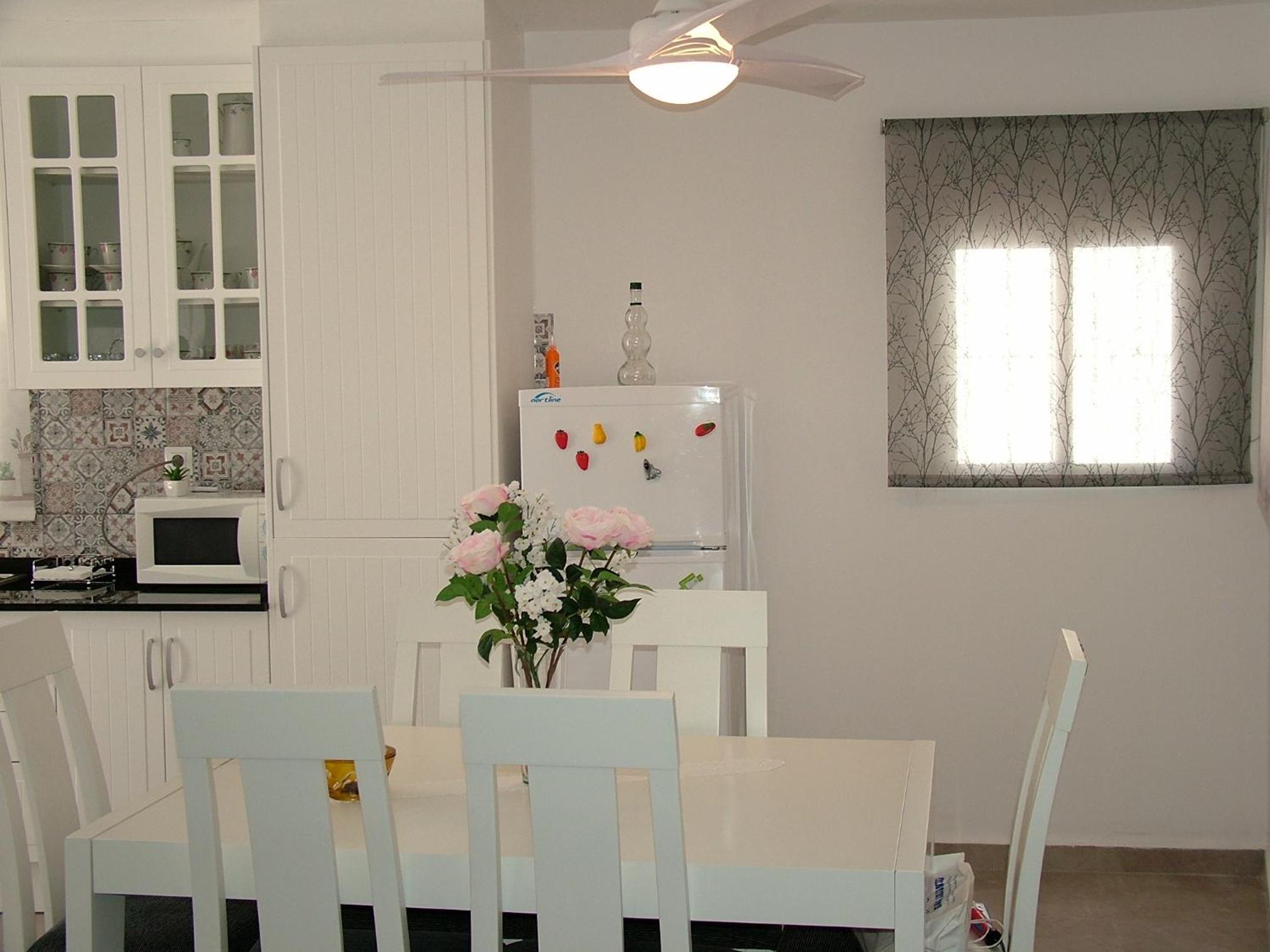 Five-Bedroom House - Photo 36