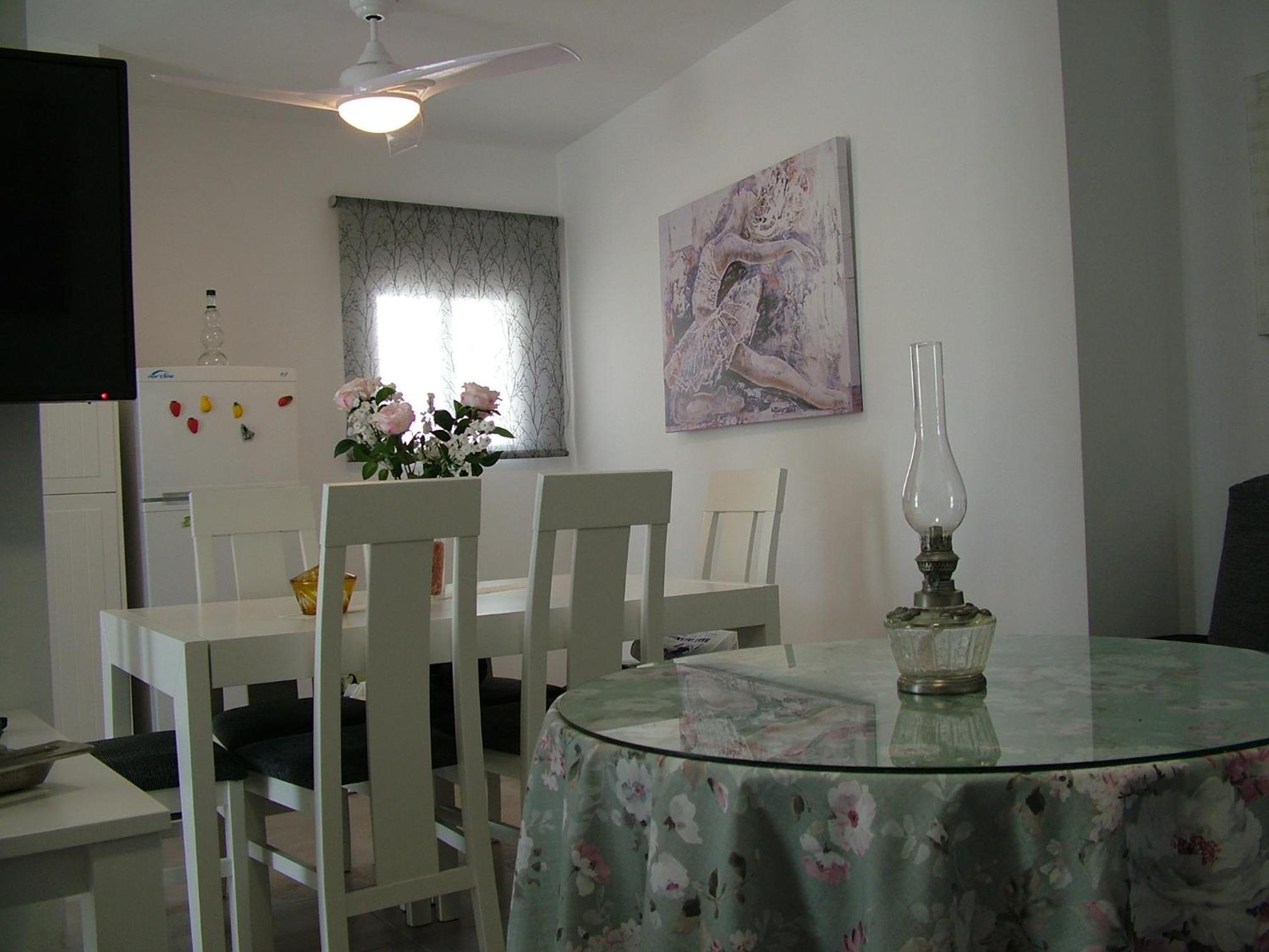 Five-Bedroom House - Photo 38