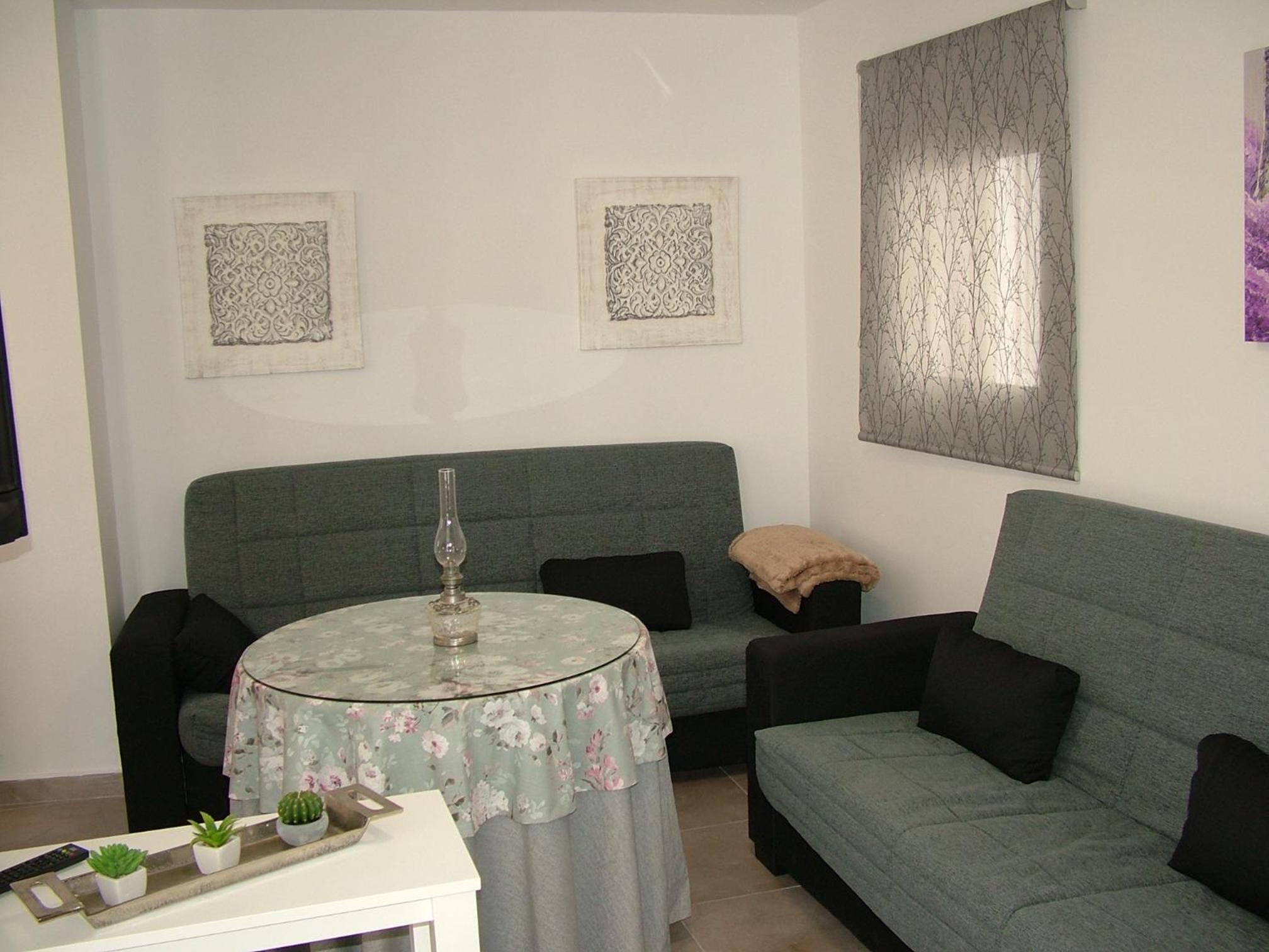 Five-Bedroom House - Photo 1