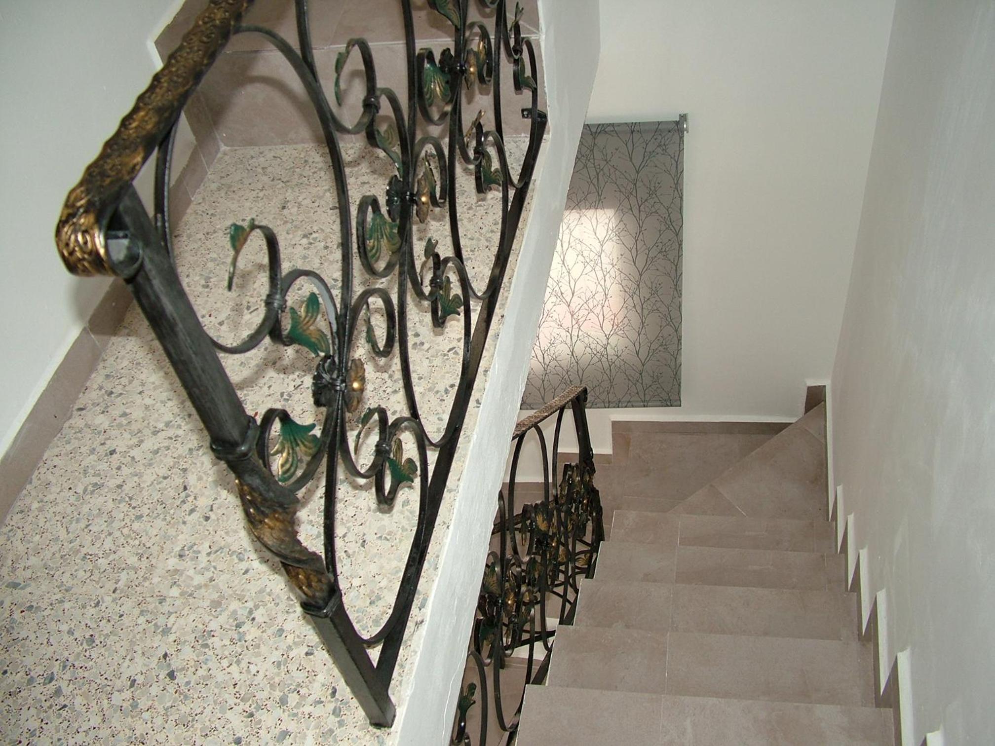 Five-Bedroom House - Photo 29