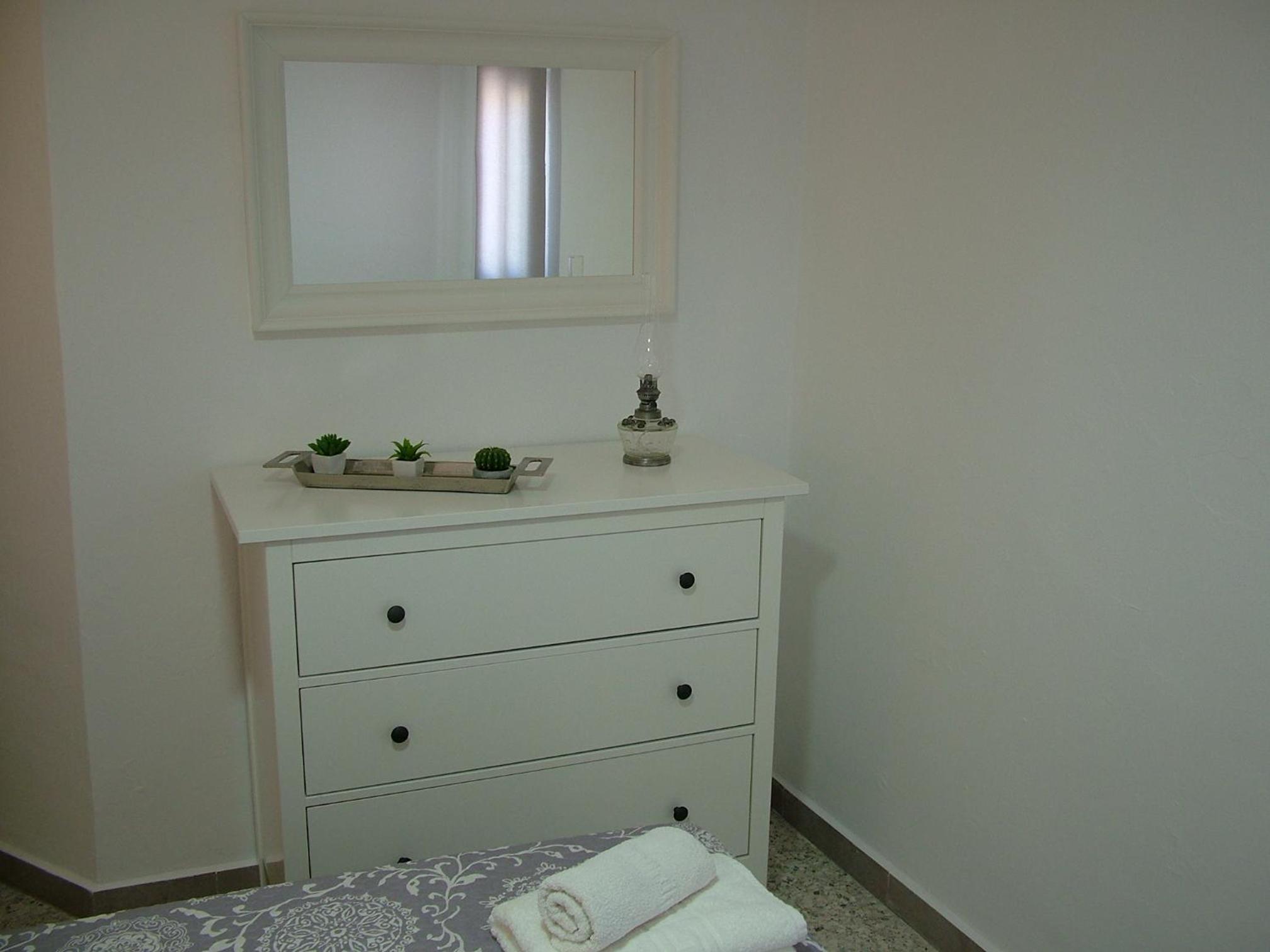 Five-Bedroom House - Photo 23