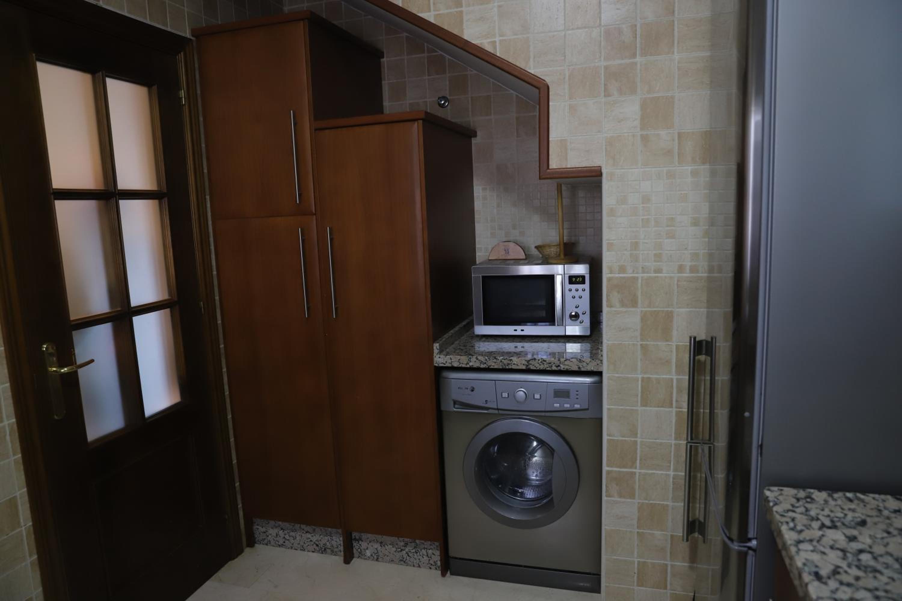 Three-Bedroom Apartment - Photo 115