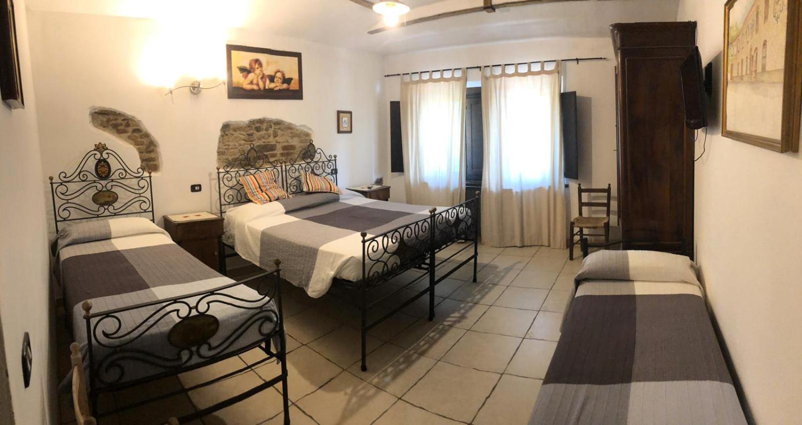 Quadruple Room with Private Bathroom - Photo 1
