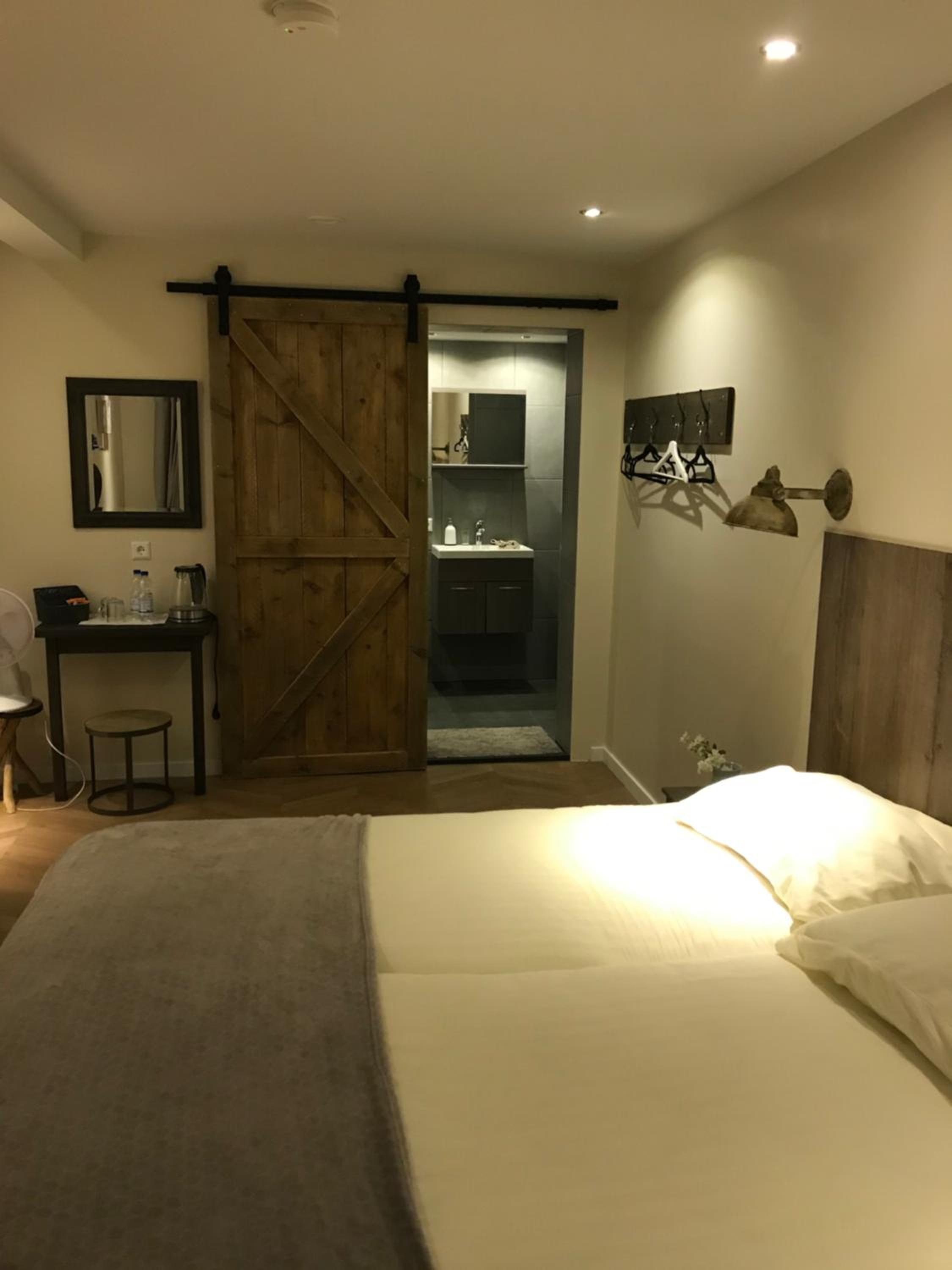 Standard Twin Room - Photo 4