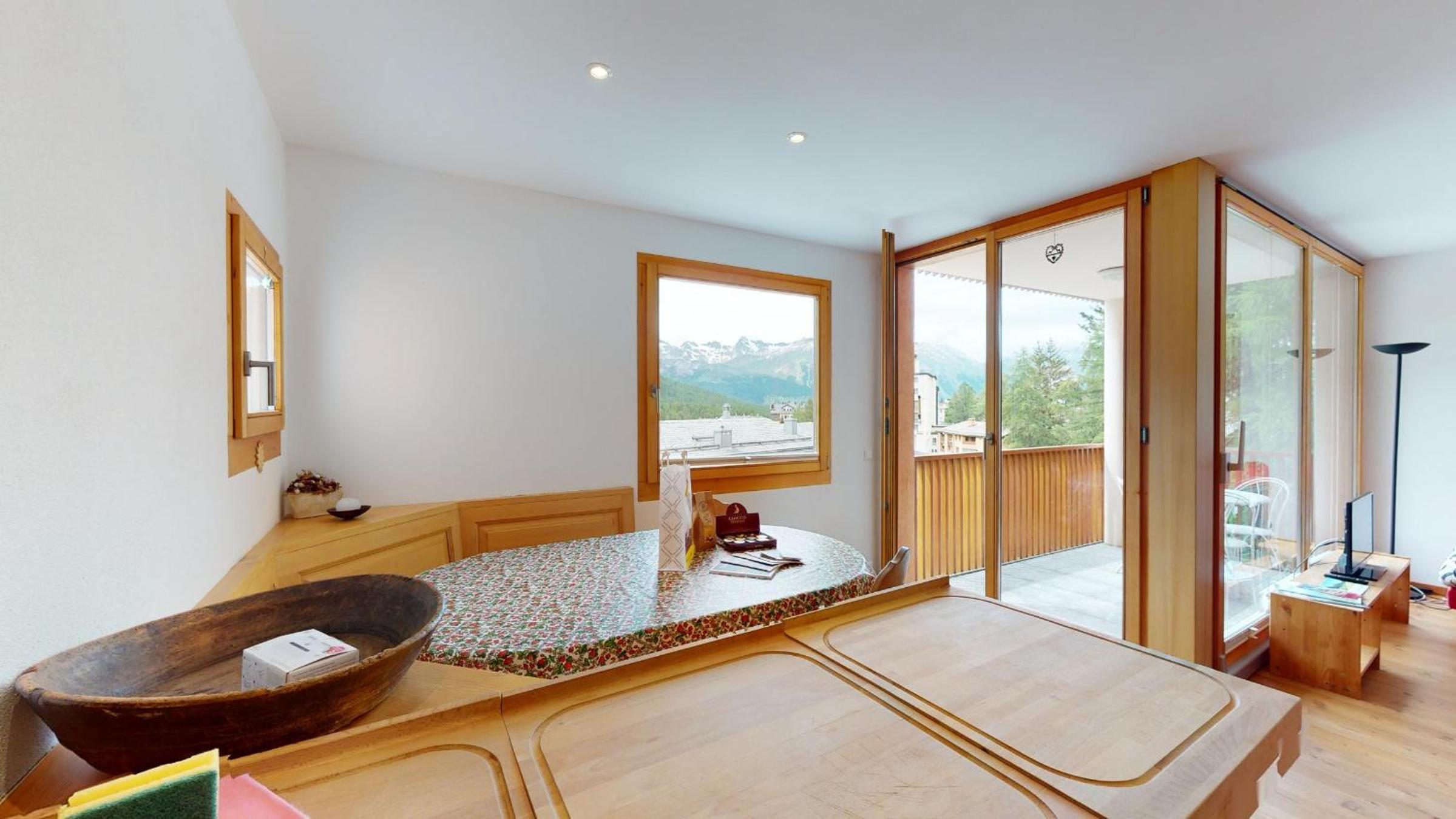 Apartment with Mountain View photo 3