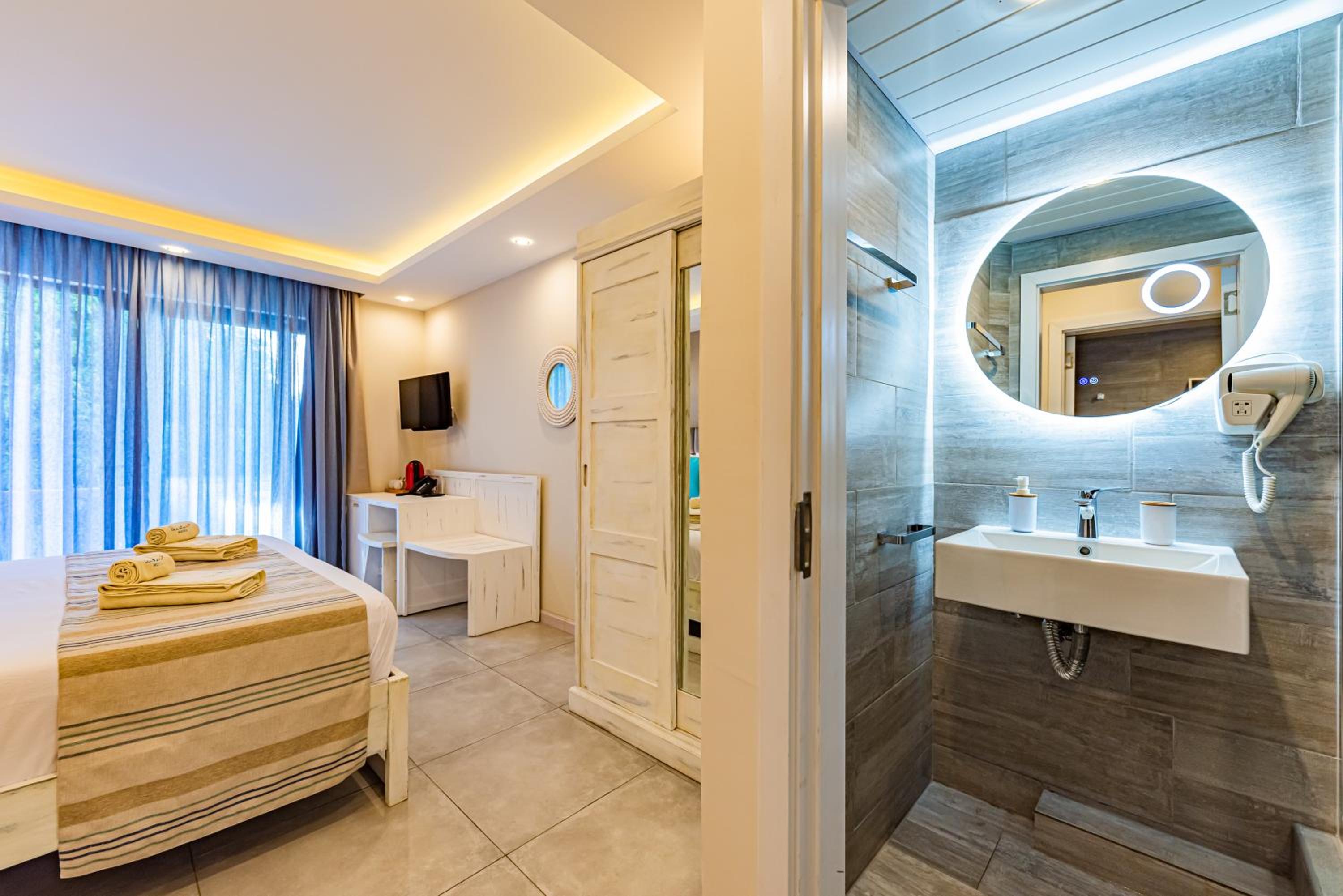 Double Room - Photo 4
