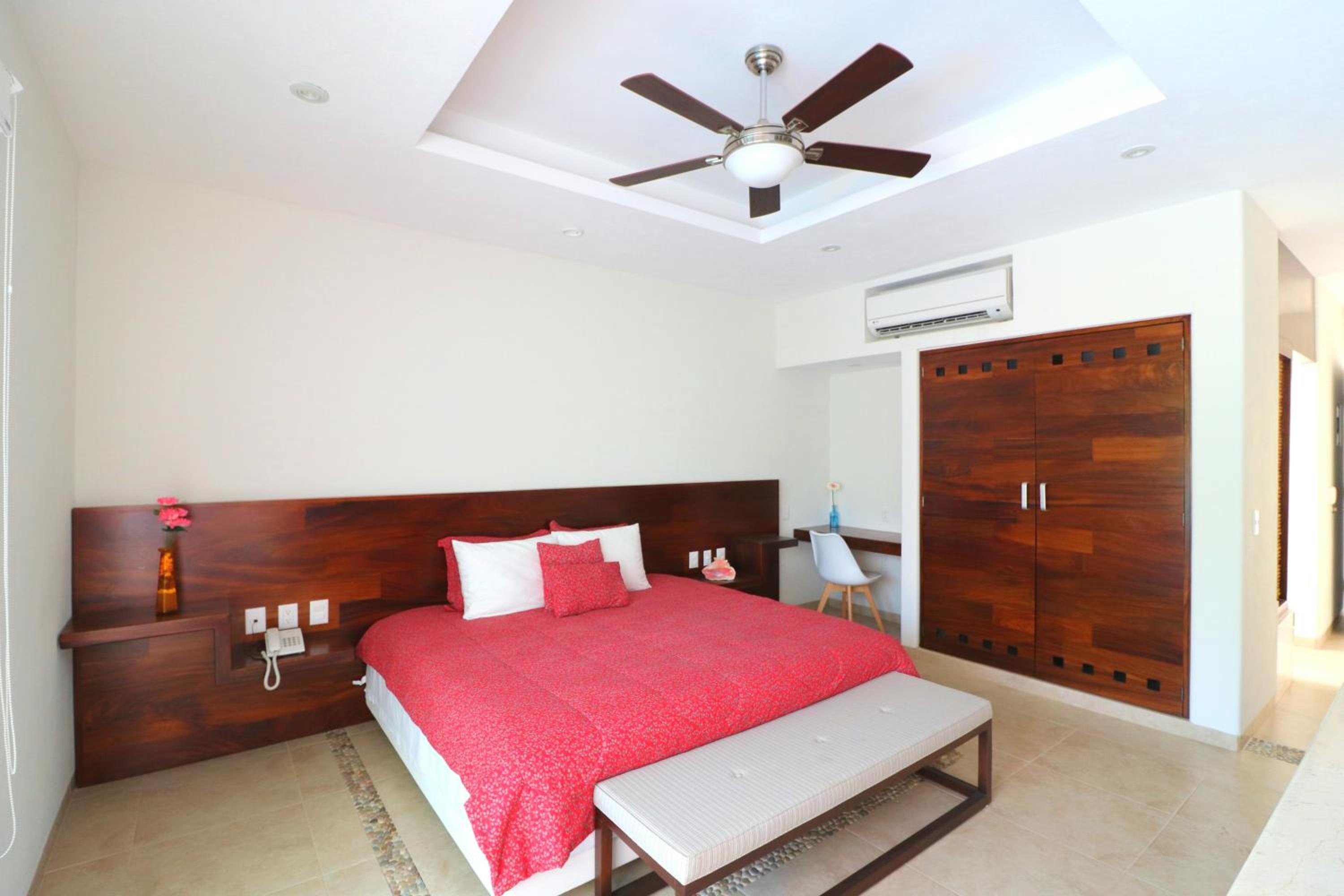 Deluxe King Suite - Photo 1