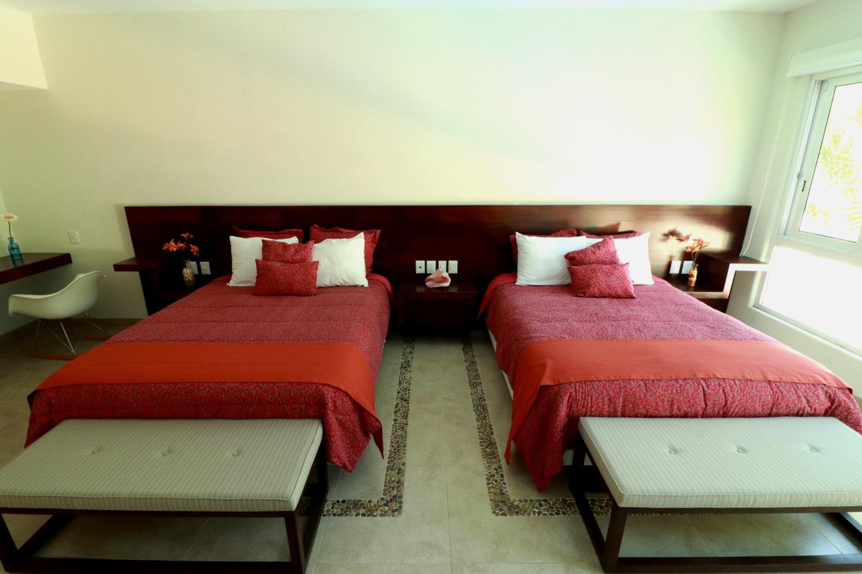 Deluxe Queen Room with Two Queen Beds - Photo 13