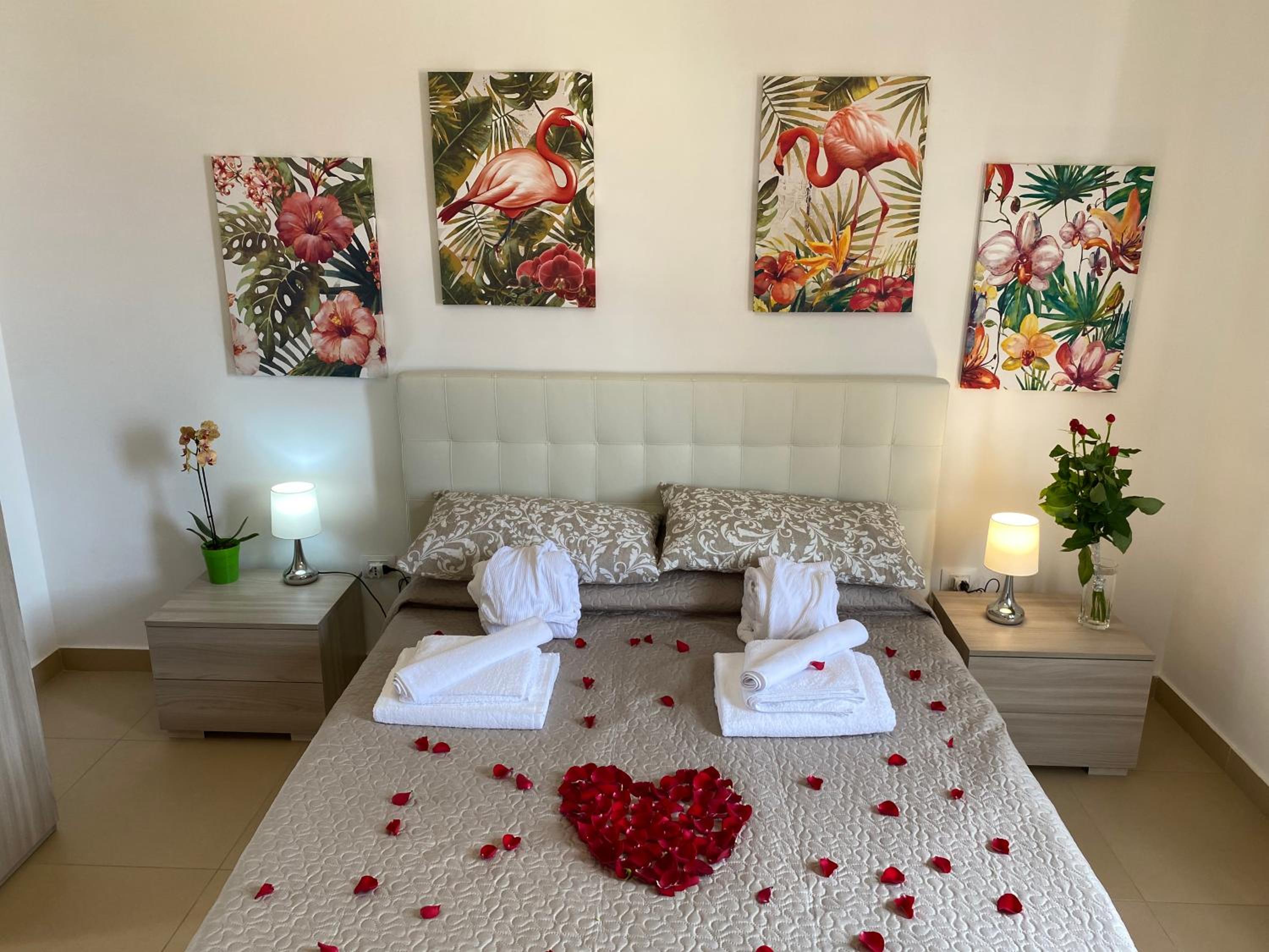 Double Room with Private Bathroom - Photo 37