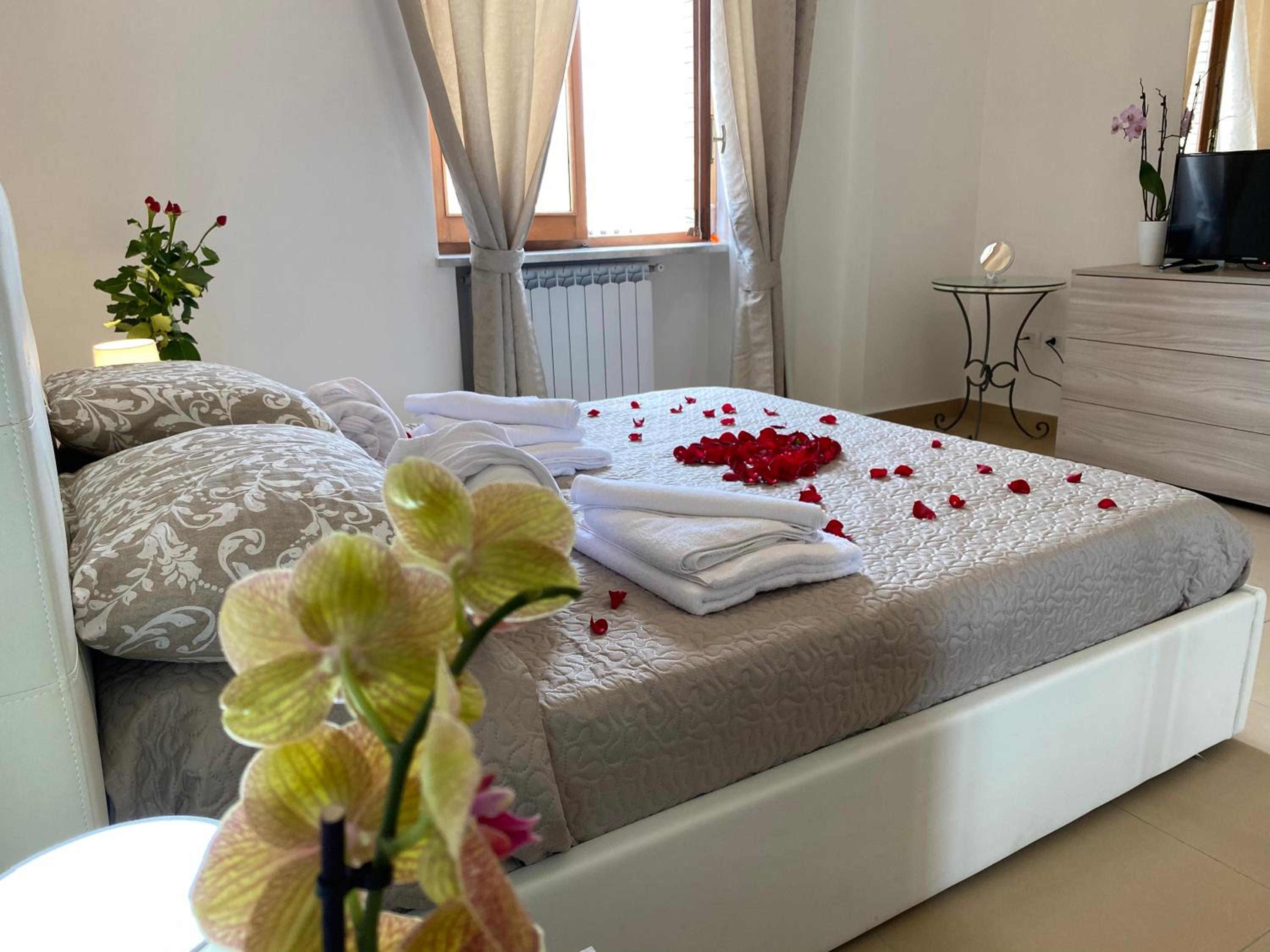 Double Room with Private Bathroom - Photo 38