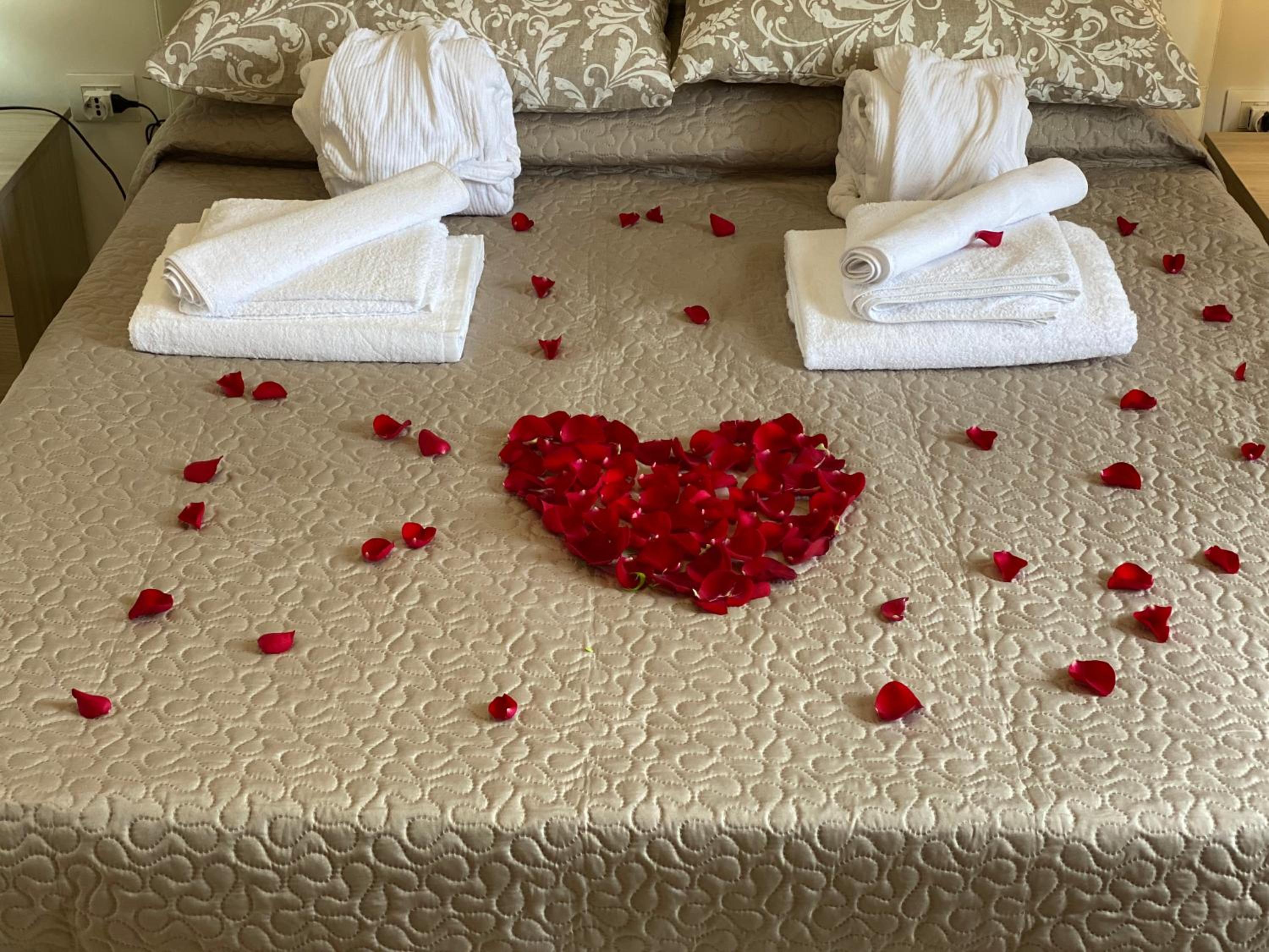 Double Room with Private Bathroom - Photo 42
