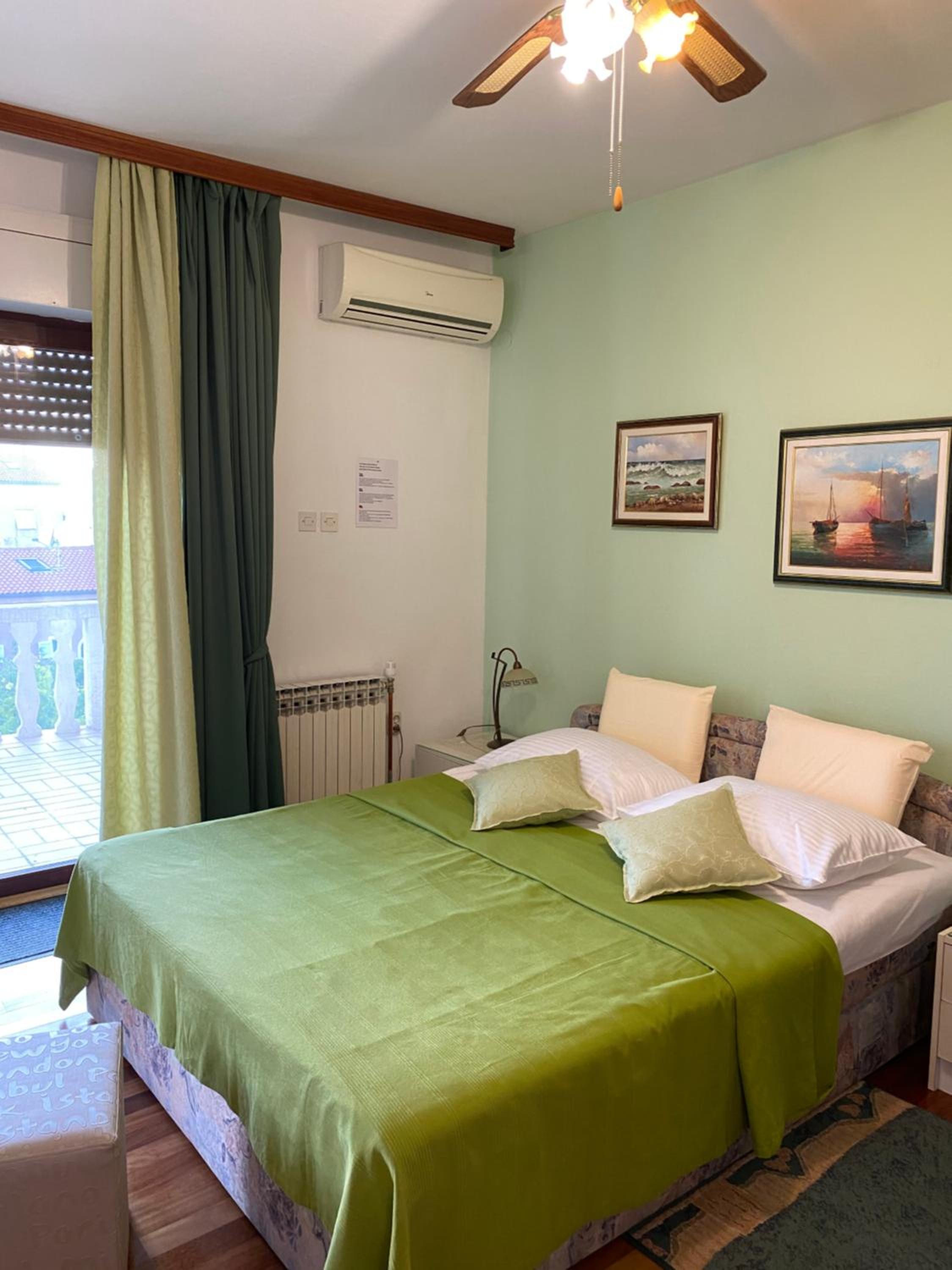 Deluxe Apartment