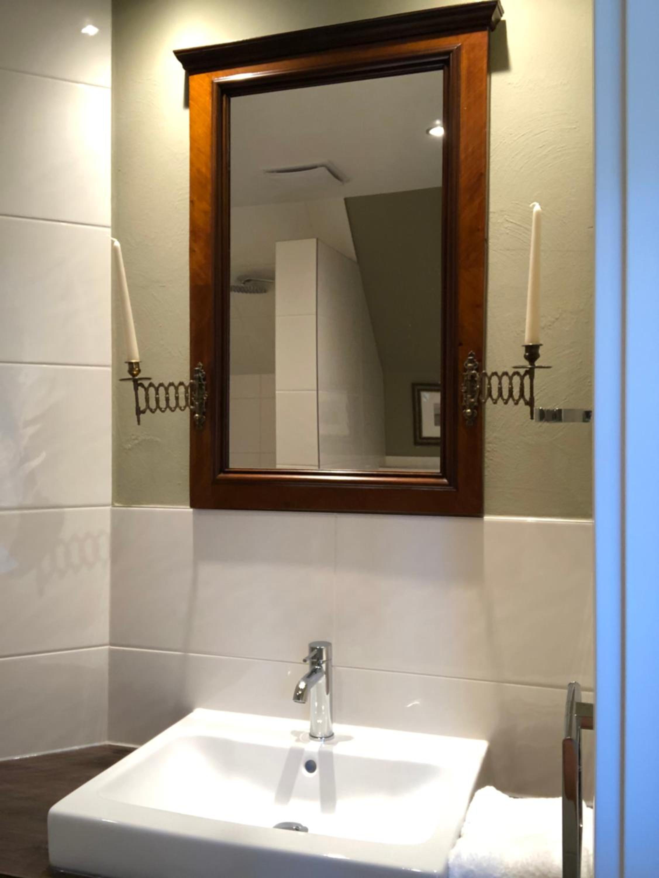 Deluxe Double Room - Photo 8