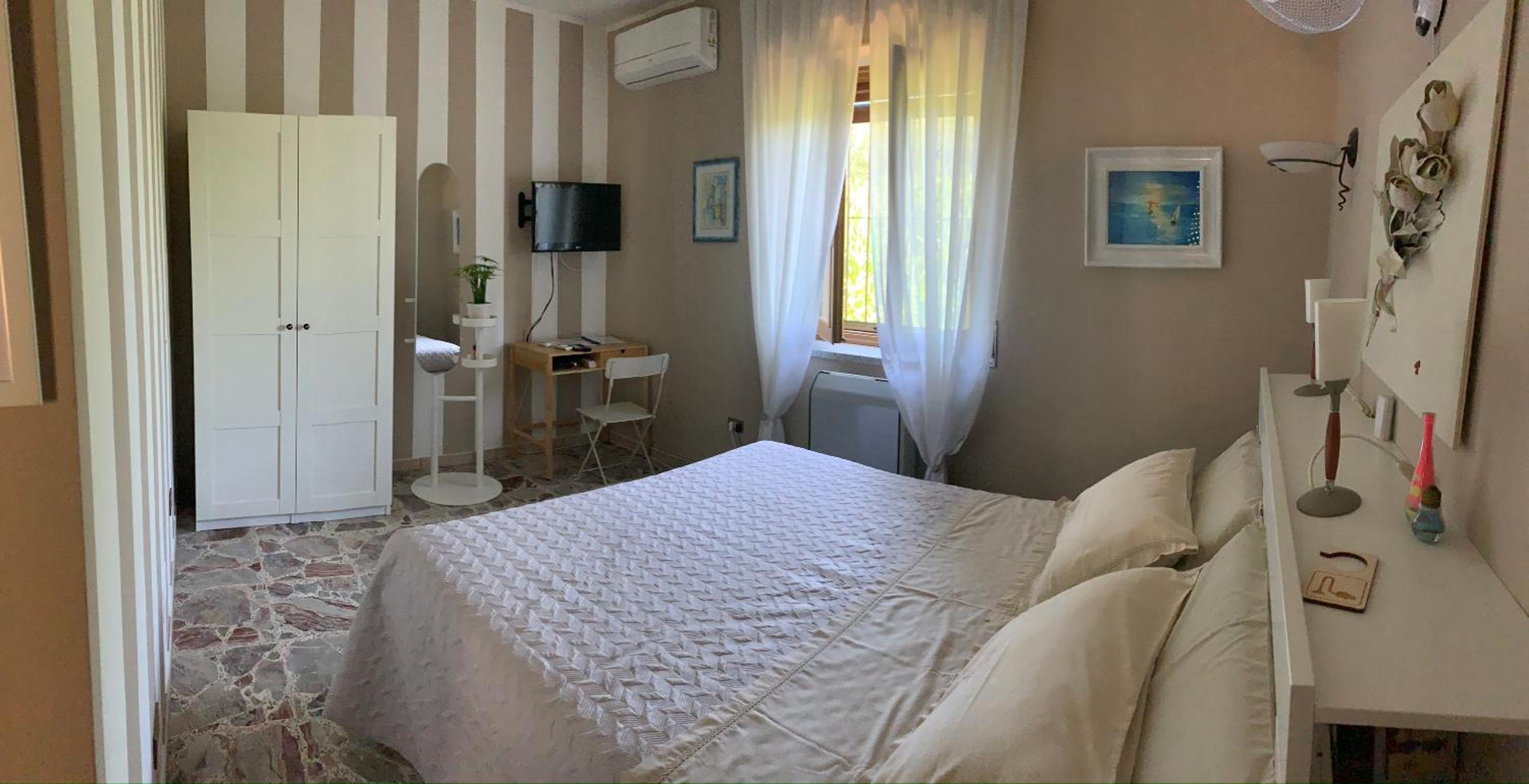 Double Room with Private Bathroom - Photo 6