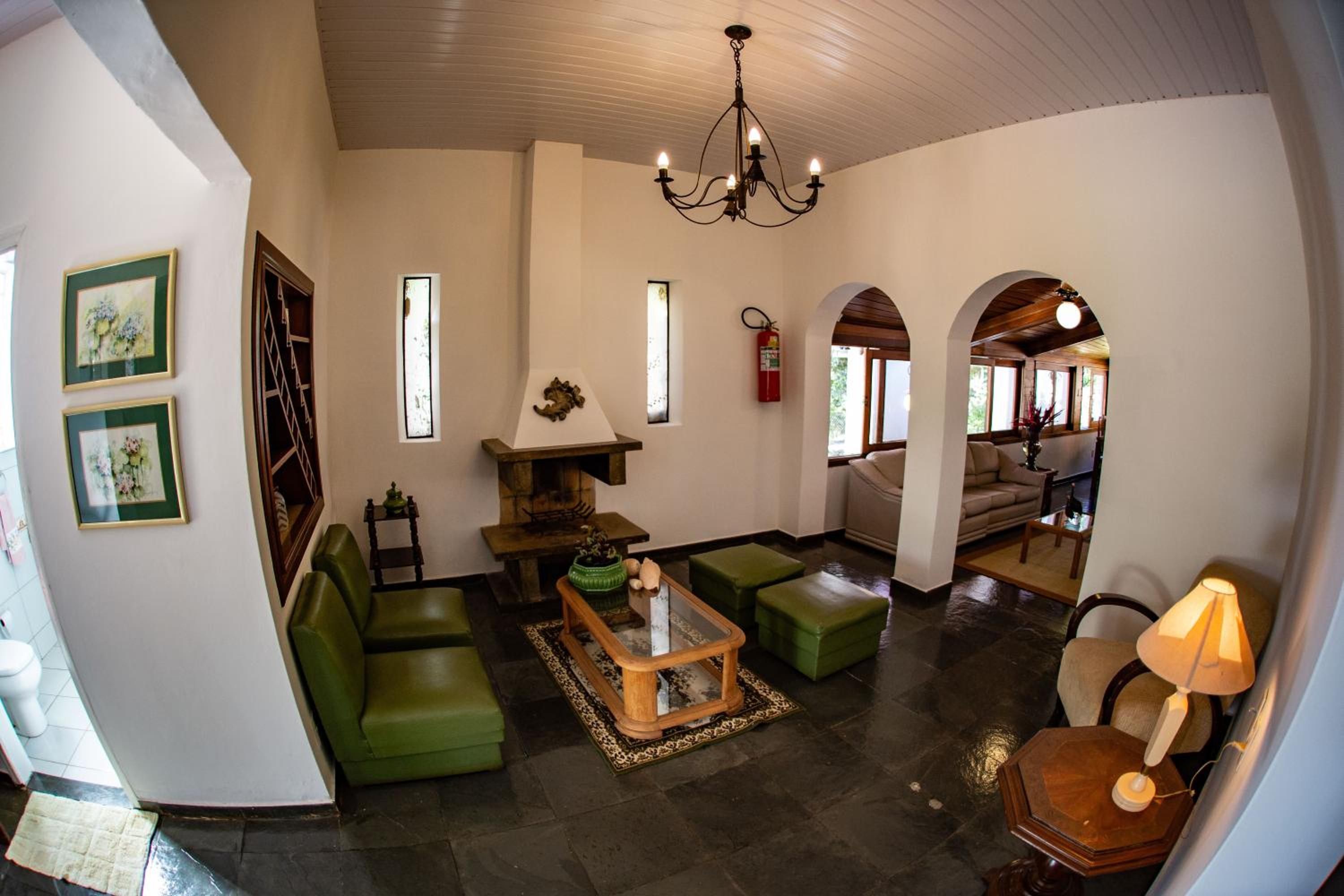 Six-Bedroom House photo 1