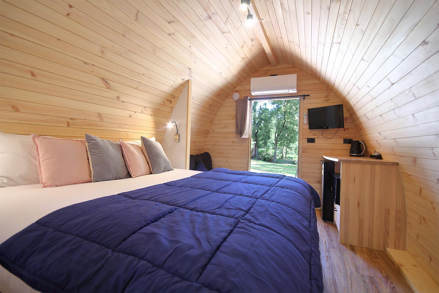 Glamping Pod with Ensuite - Photo 3