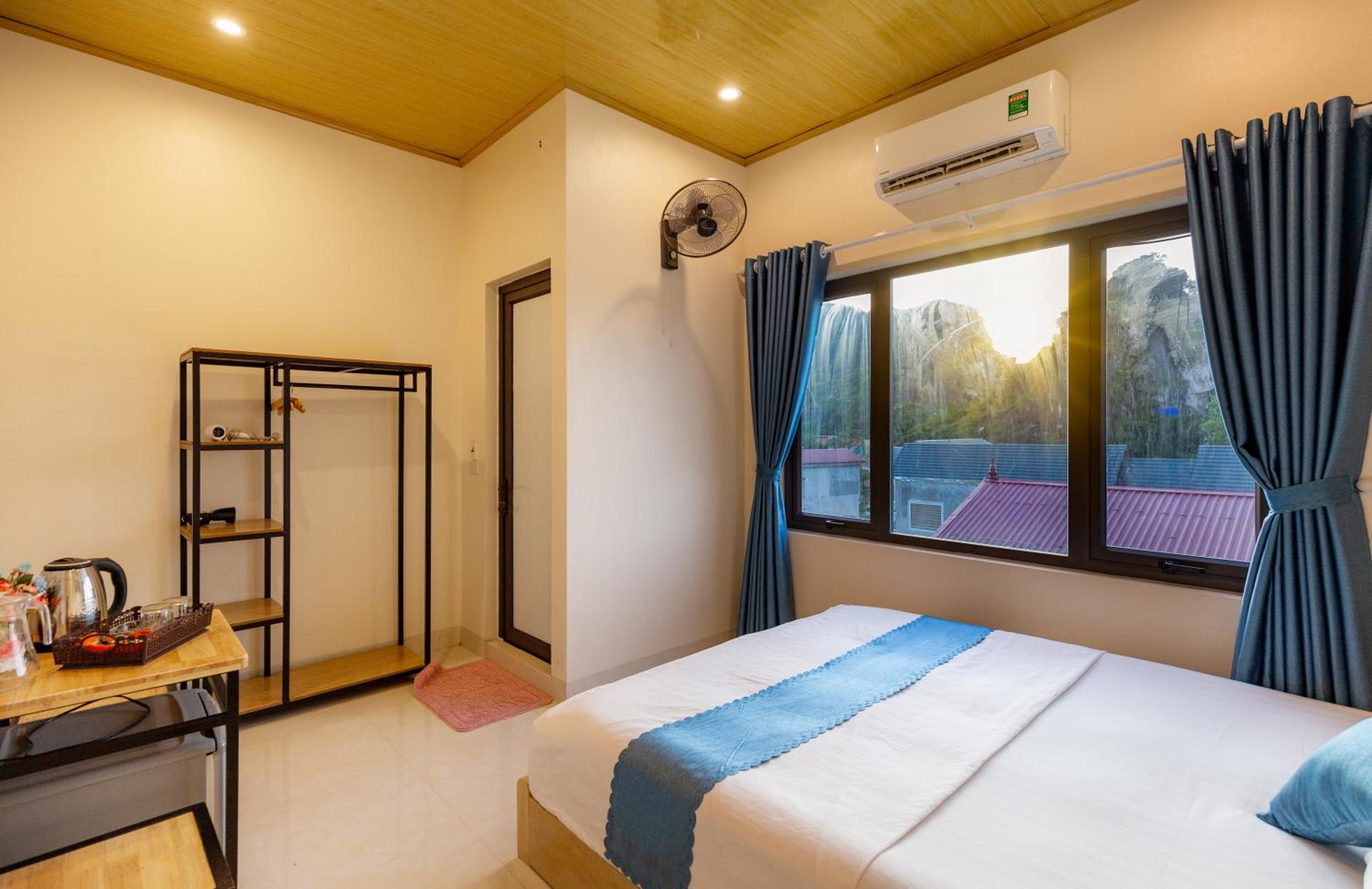 King Room with Mountain View