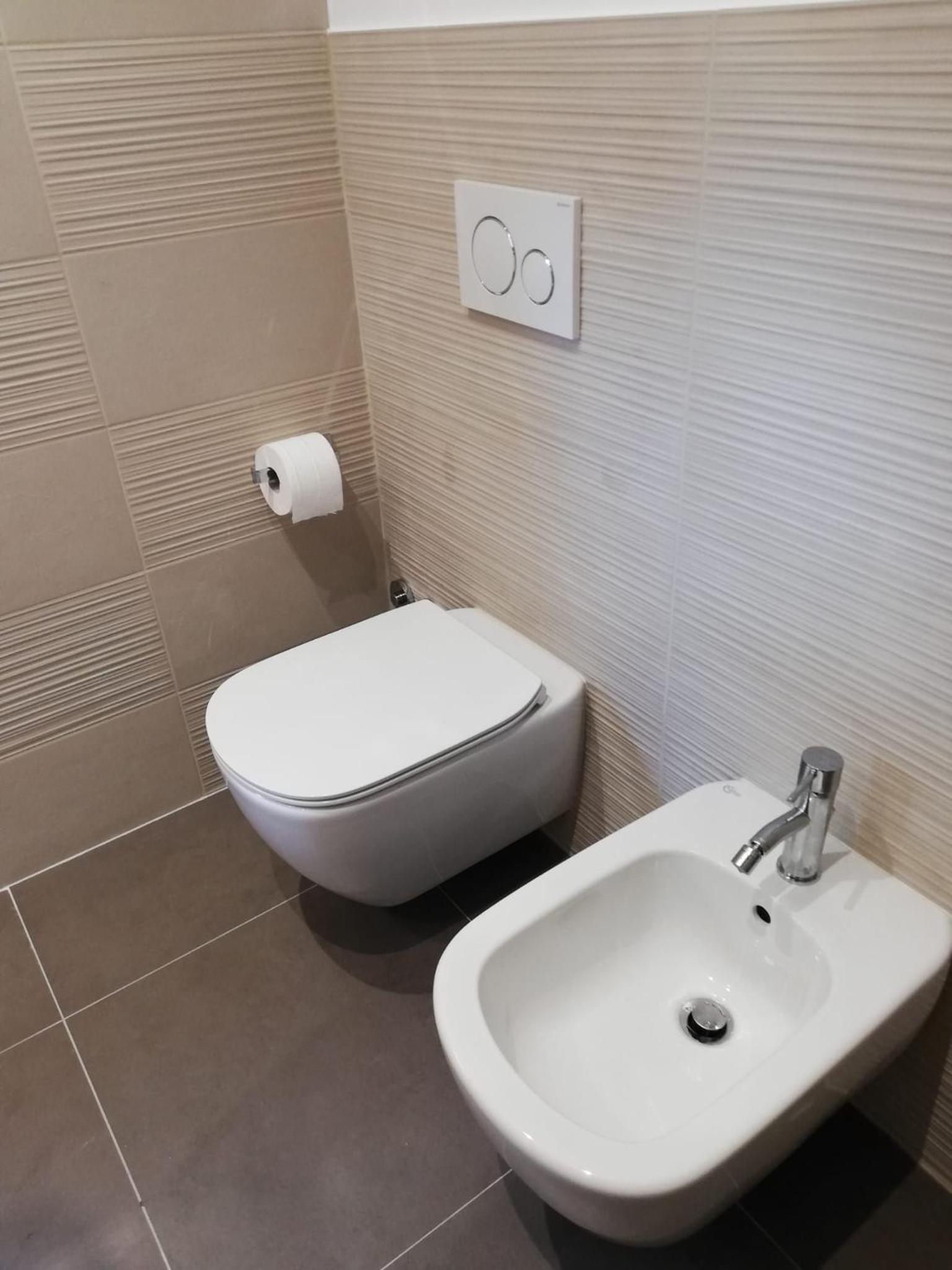 Double or Twin Room with Private Bathroom - Photo 3