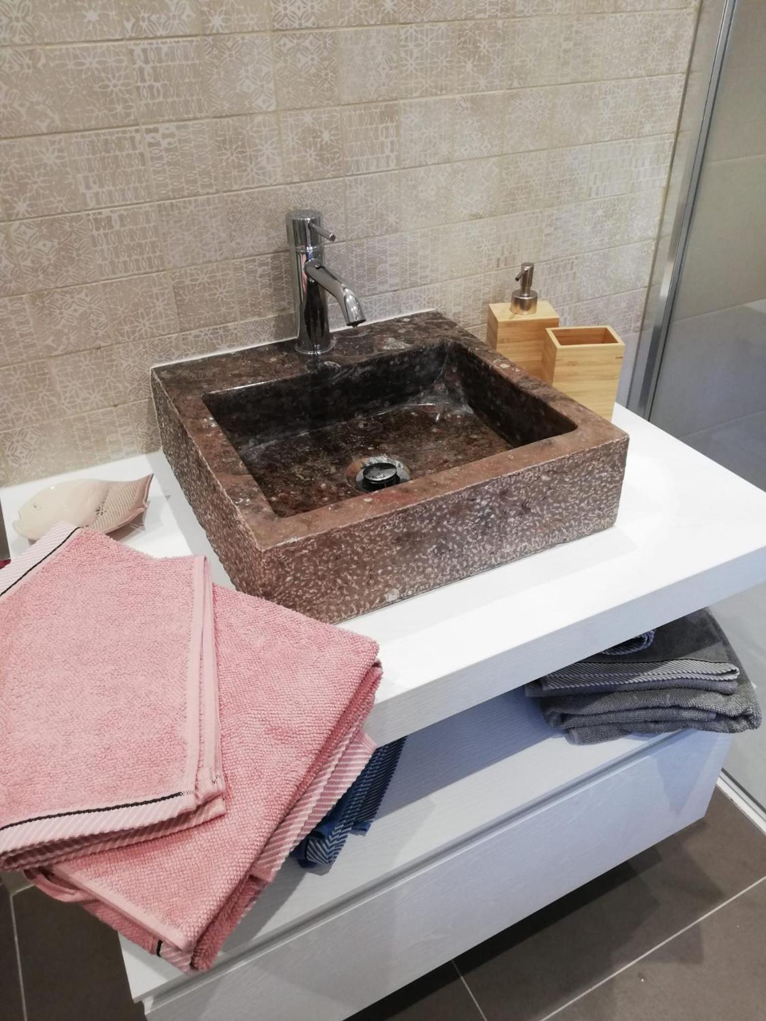 Double or Twin Room with Private Bathroom - Photo 6