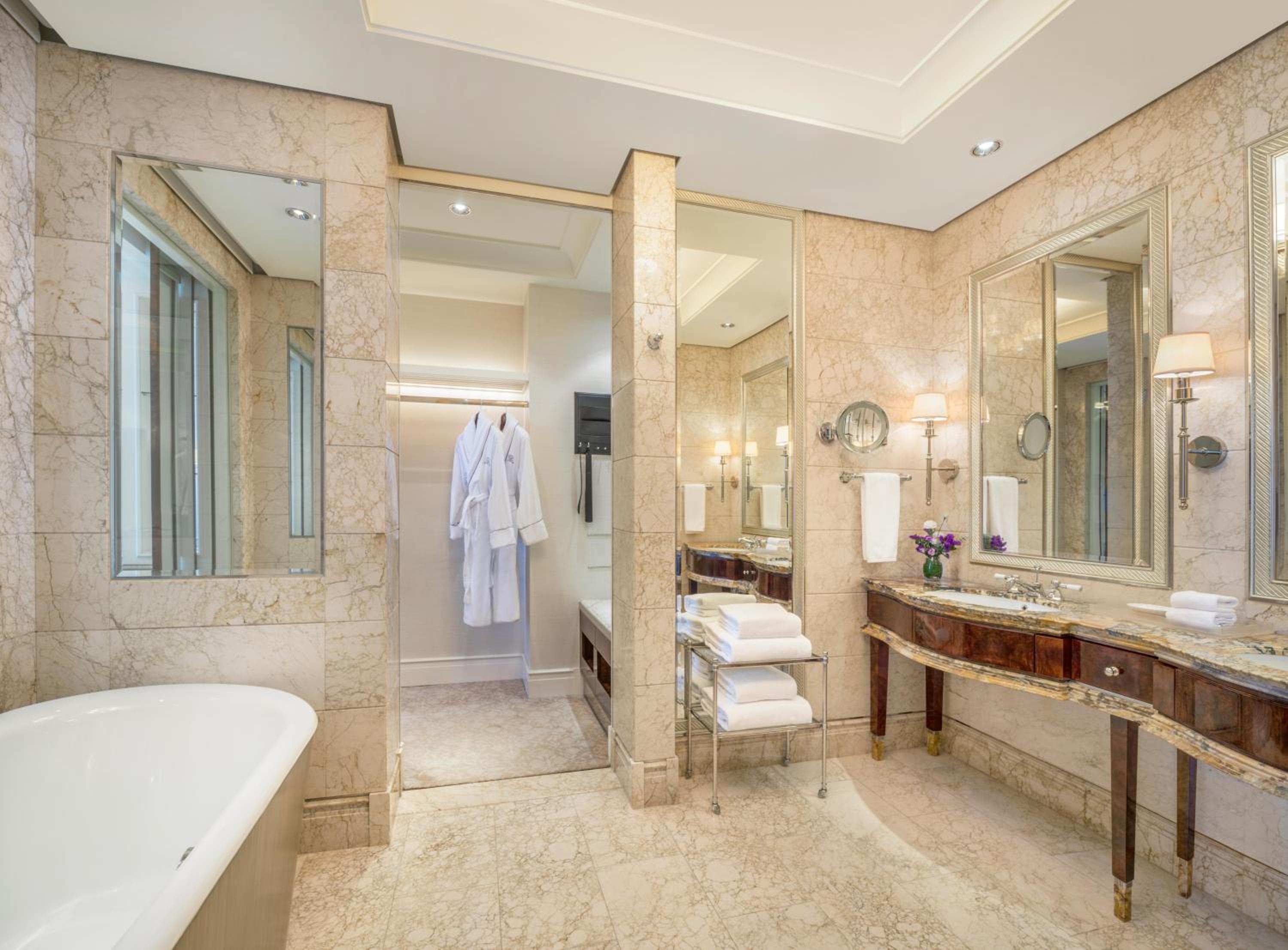 St. Regis, Suite, 1 King Bed, Botanical Garden View St. Regis, Suite, 1 King Bed, Botanical Garden View