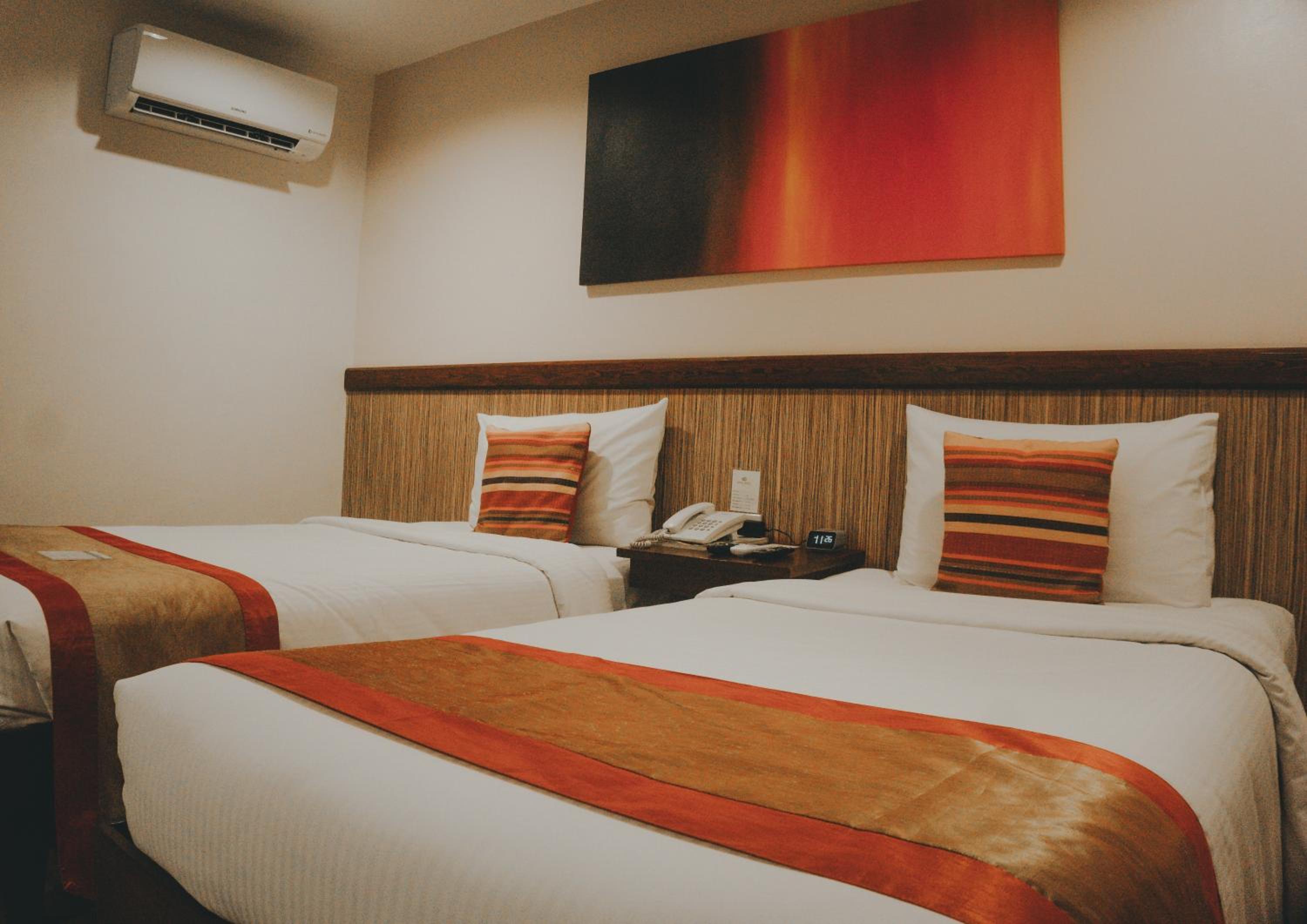 Standard Twin Room - Photo 3