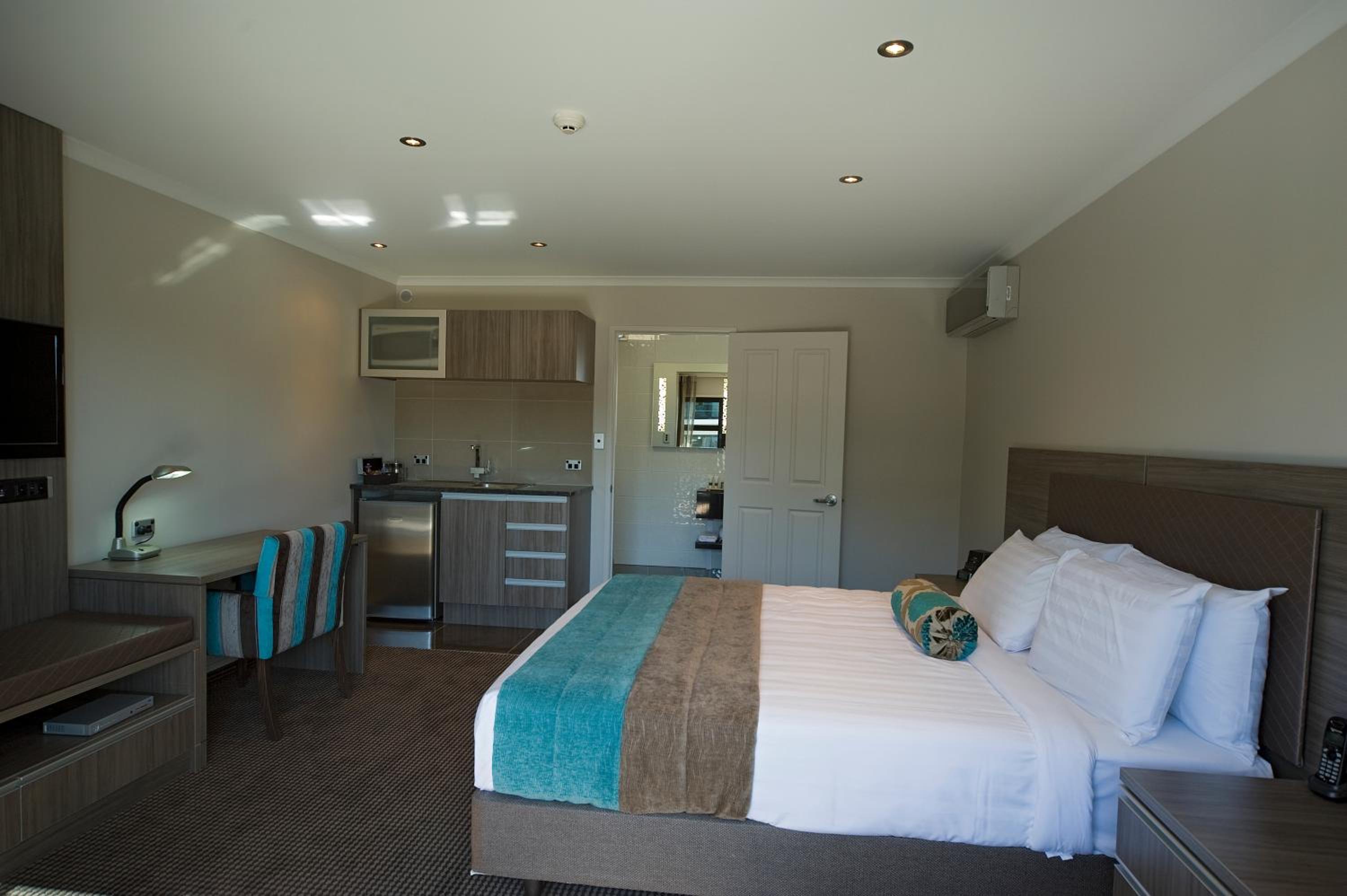 Premium Studio with Shower - Photo 1