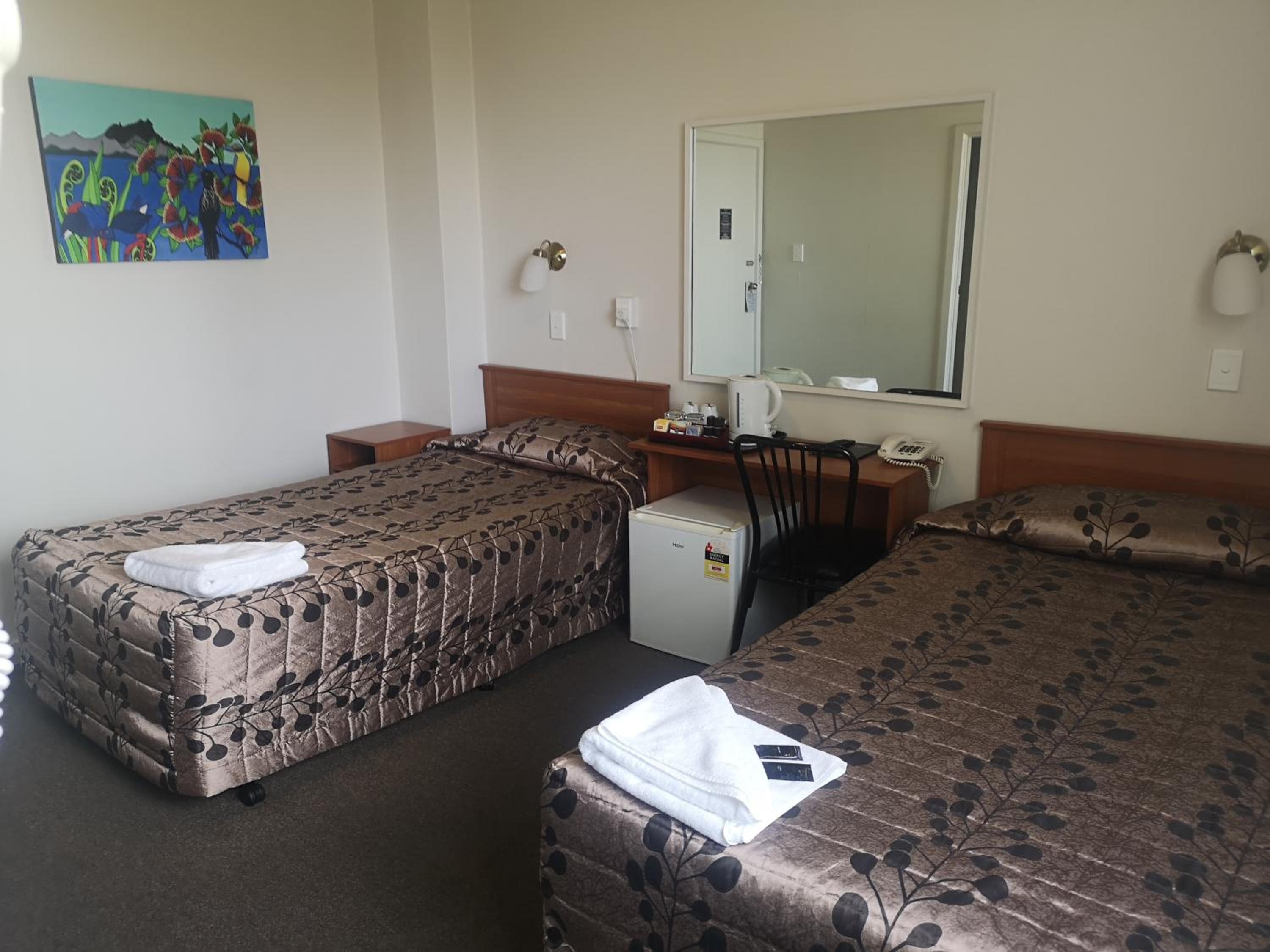 Twin Room with Bathroom - Photo 2