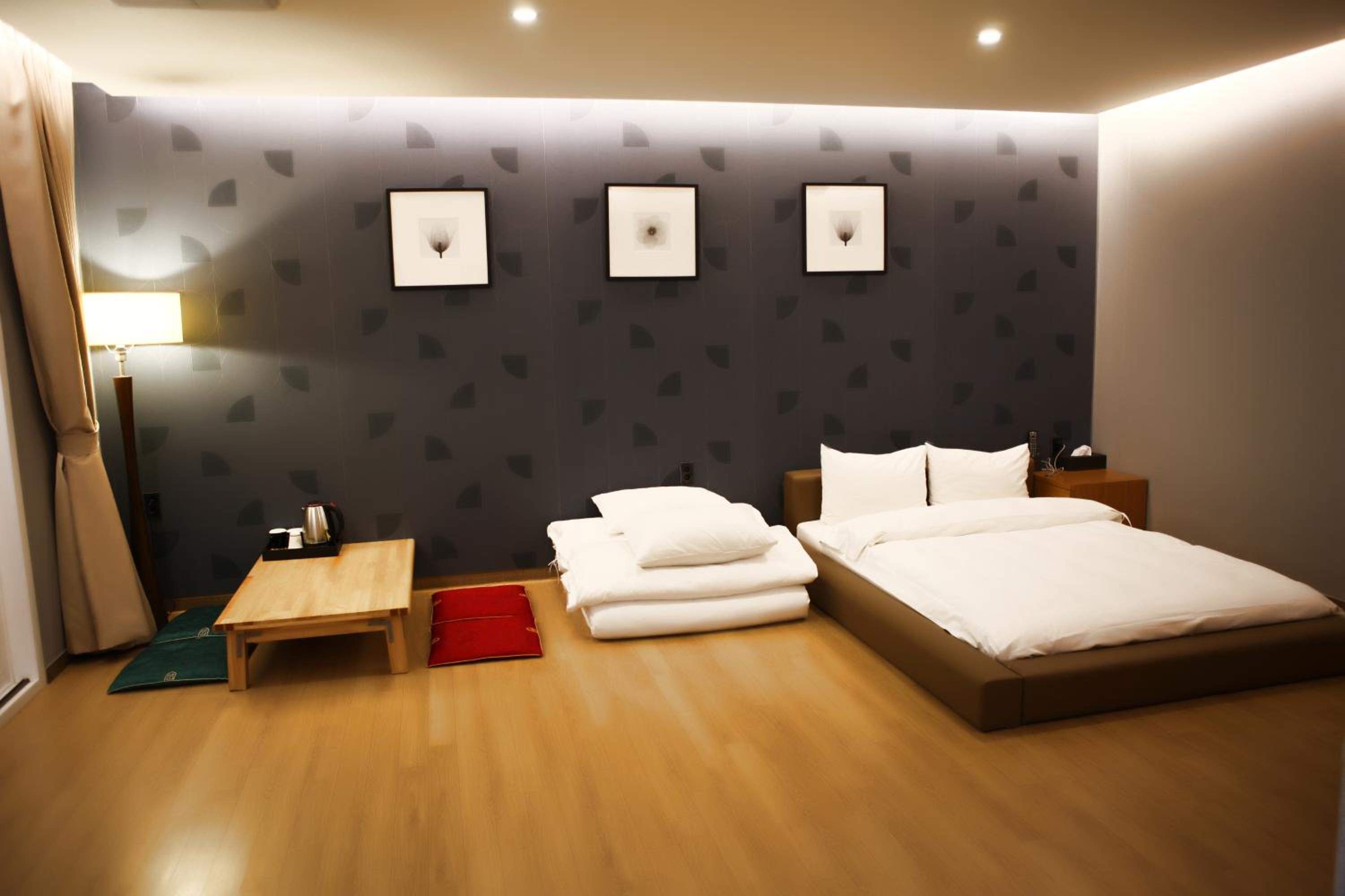 Family Room with Balcony photo 1